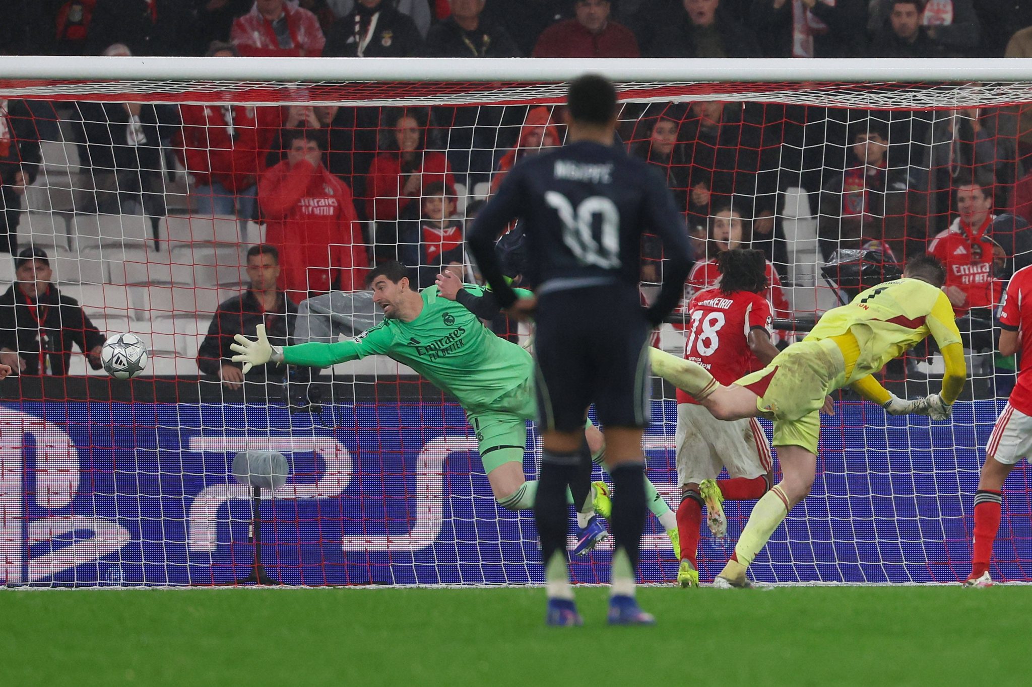 Trubin no momento do gol contra o Real Madrid