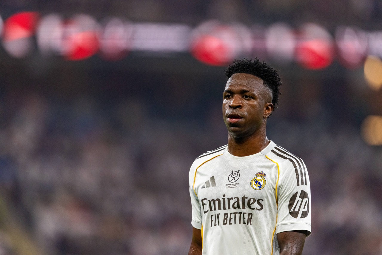 &lsquo;Vini Jr &eacute; emotivo&rsquo;: Xabi Alonso apoia brasileiro ap&oacute;s &lsquo;treta&rsquo; com Simeone