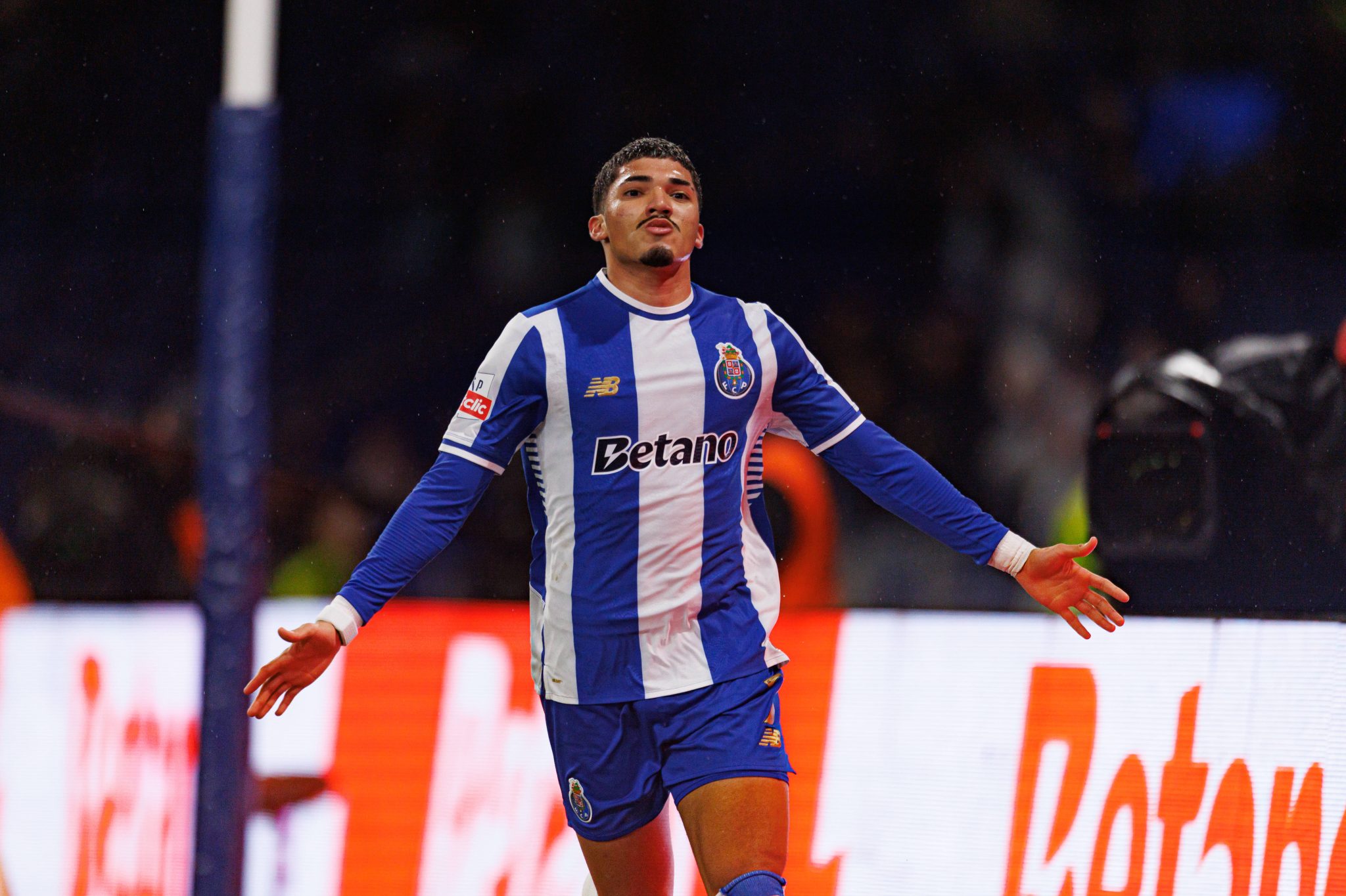 William Gomes celebra gol do Porto