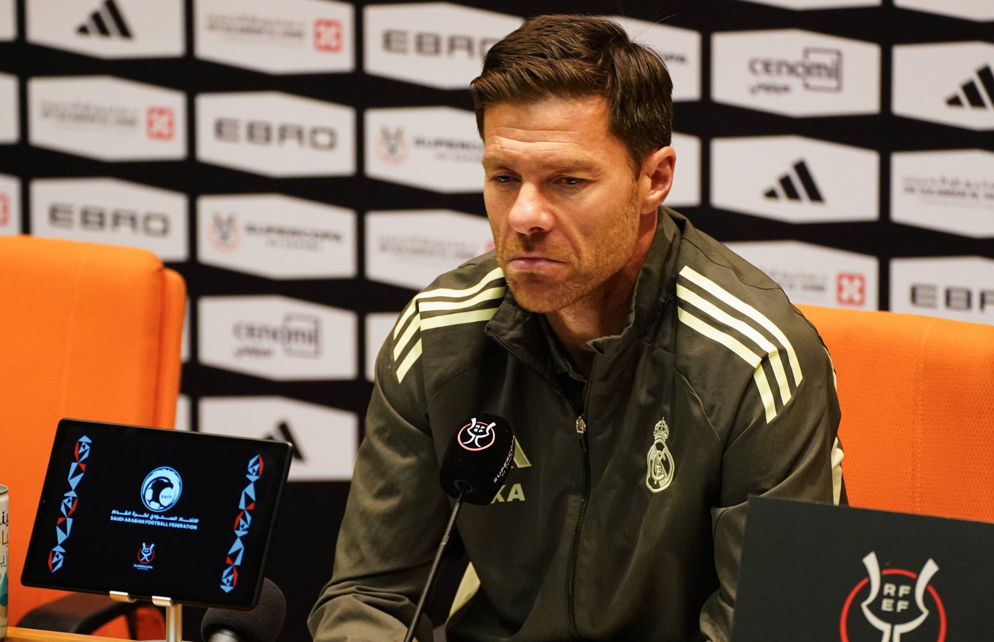 &lsquo;O 1&ordm; tempo do Real Madrid foi como de um time pequeno&rsquo;: Xabi Alonso &eacute; detonado na Espanha