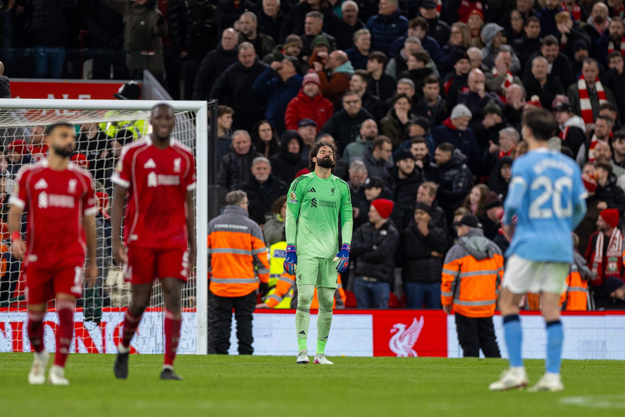 Rea&ccedil;&atilde;o de Alisson a gol do Manchester City contra o Liverpool
