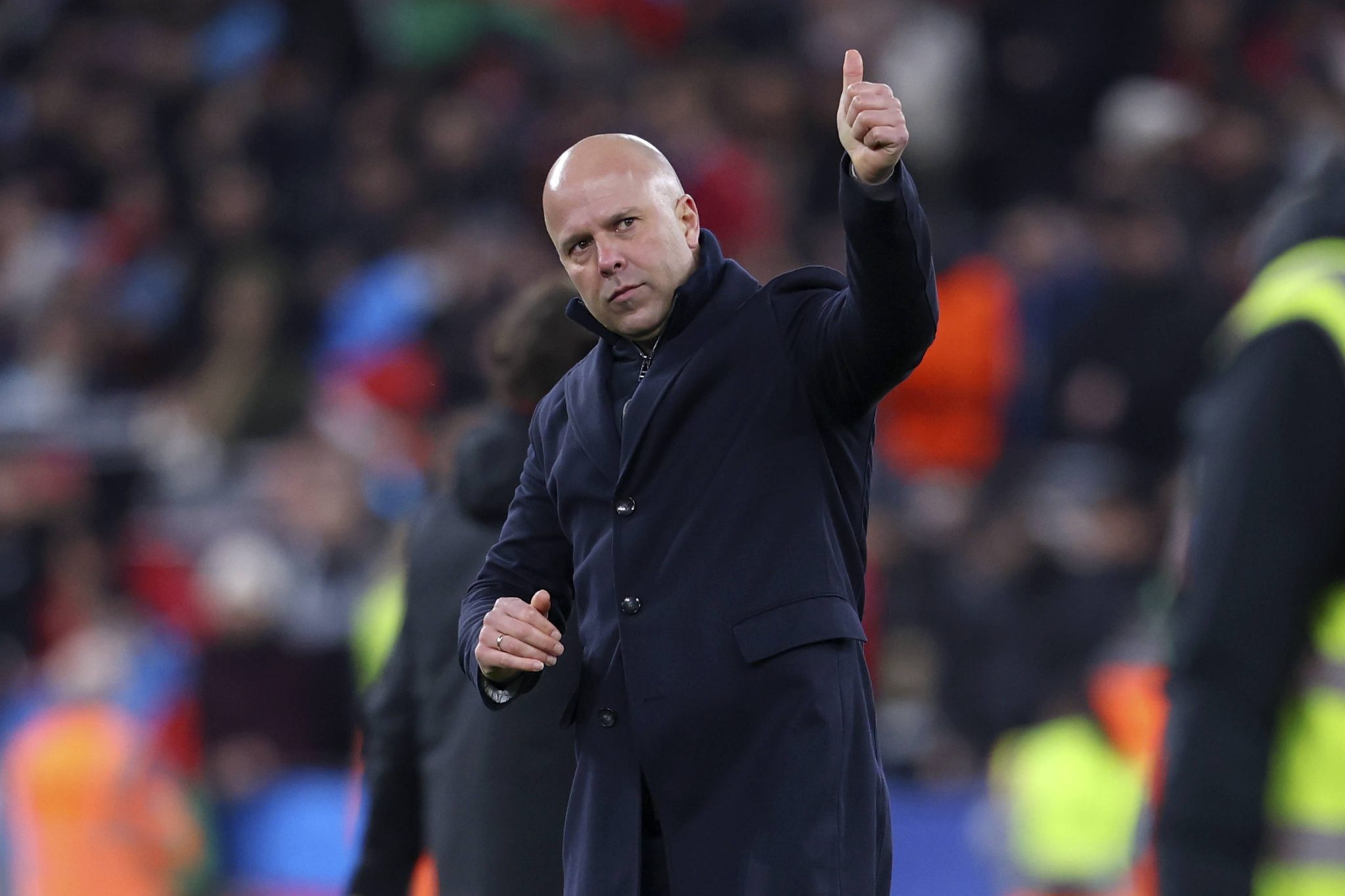 Arne Slot, t&eacute;cnico do Liverpool, durante jogo do time