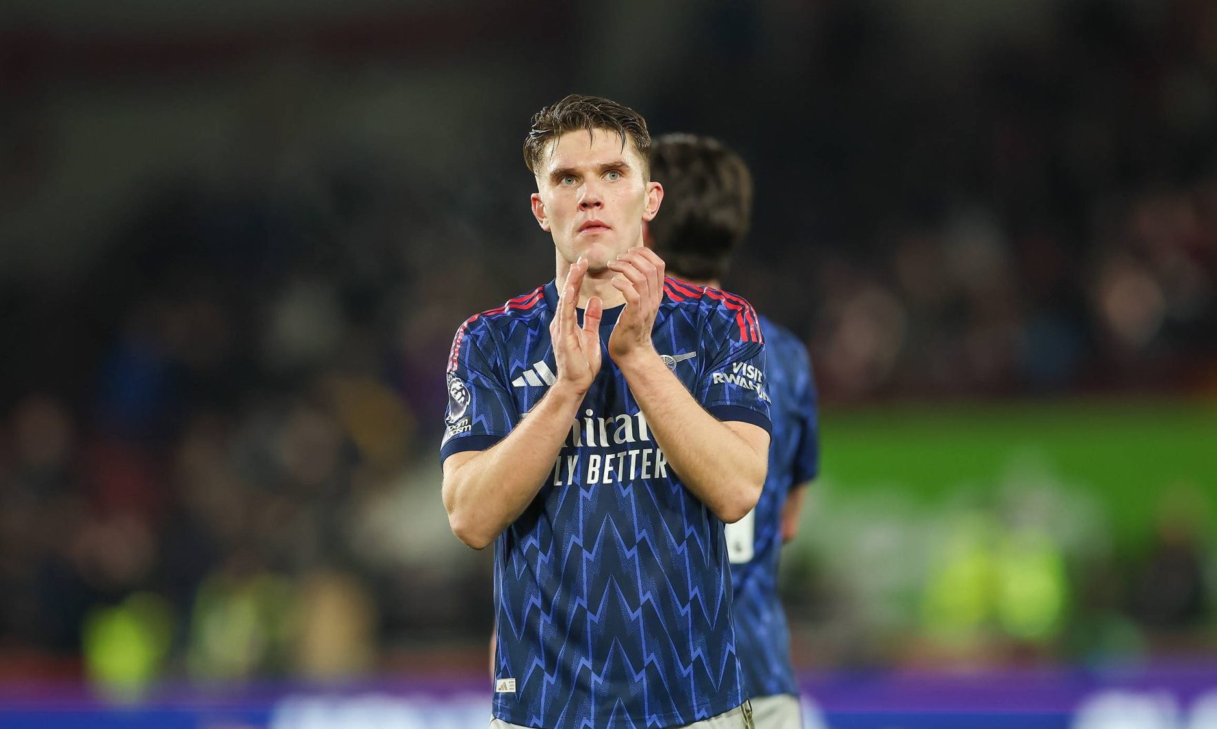 Arsenal sofre com instabilidade em setor bilion&aacute;rio e v&ecirc; lideran&ccedil;a diminuir na Premier League