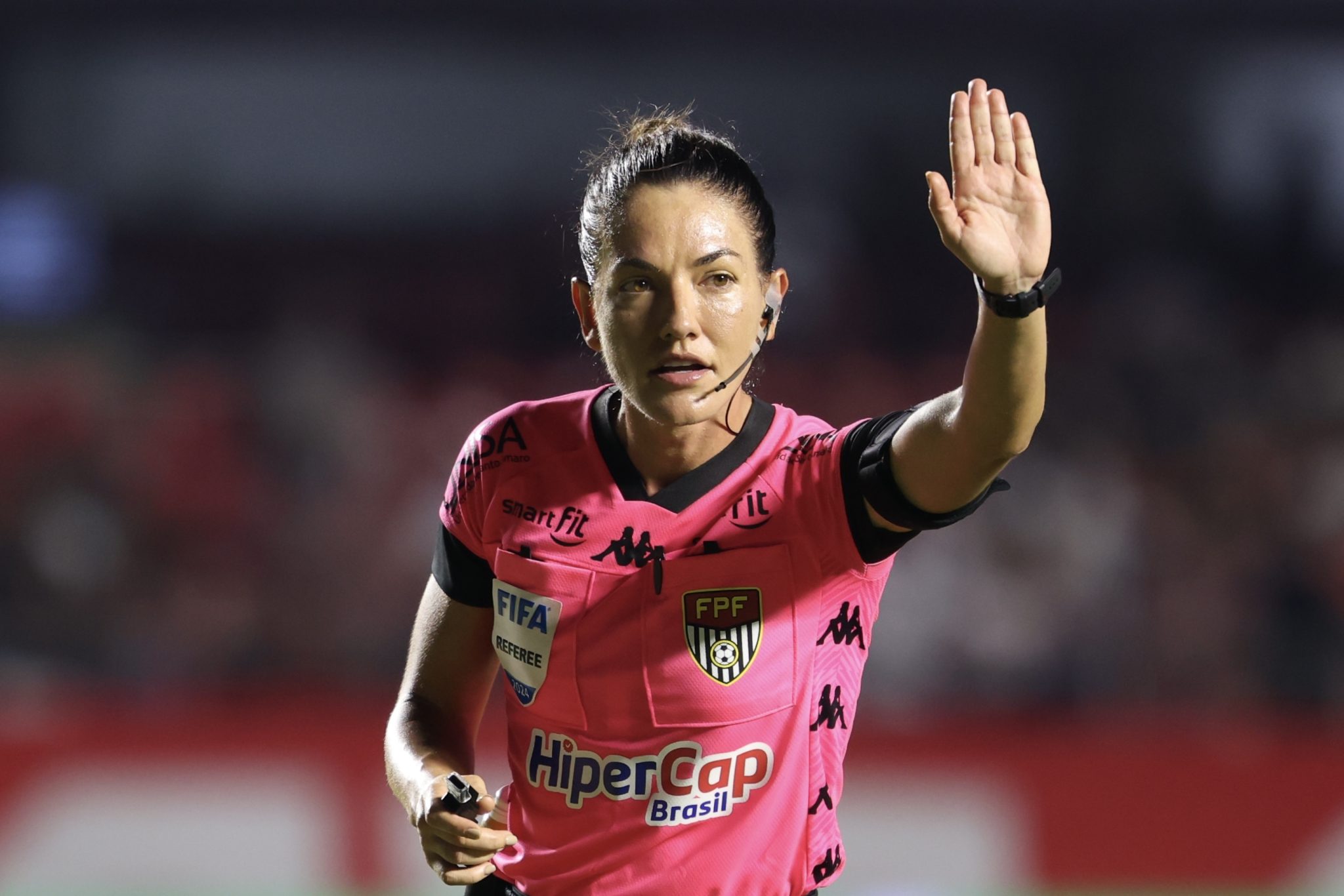 Machismo contra Daiane Muniz &eacute; mais um show de horror em um futebol que coleciona decep&ccedil;&otilde;es