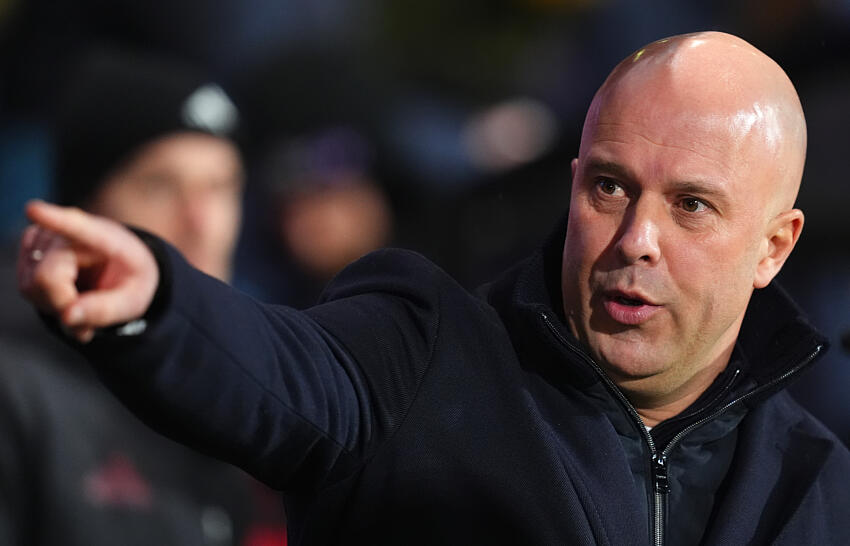 Slot explica plano do Liverpool para substituir lenda: &lsquo;N&atilde;o somos est&uacute;pidos&rsquo;