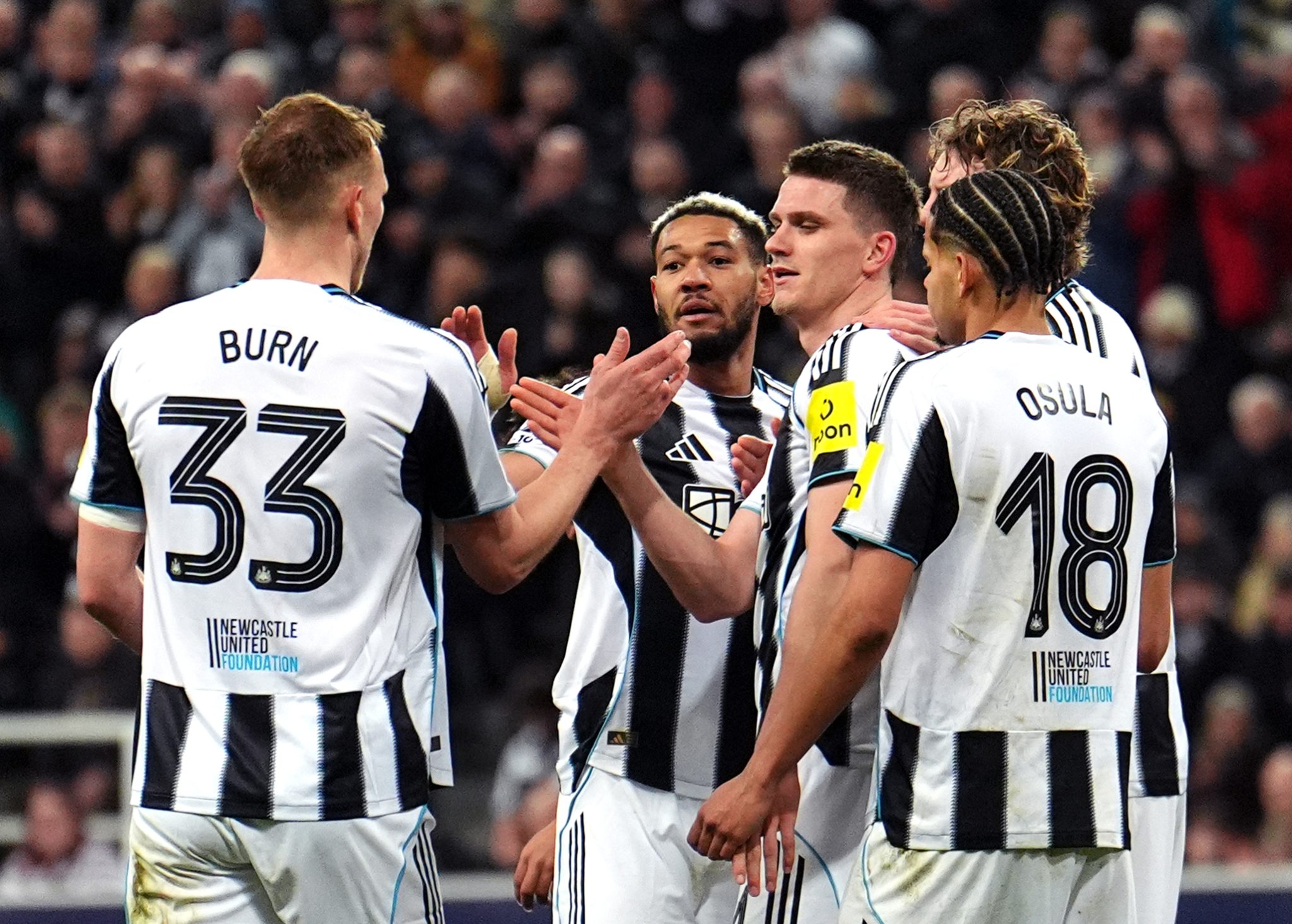 Newcastle durante vit&oacute;ria na Champions League (Foto: Iconsport)