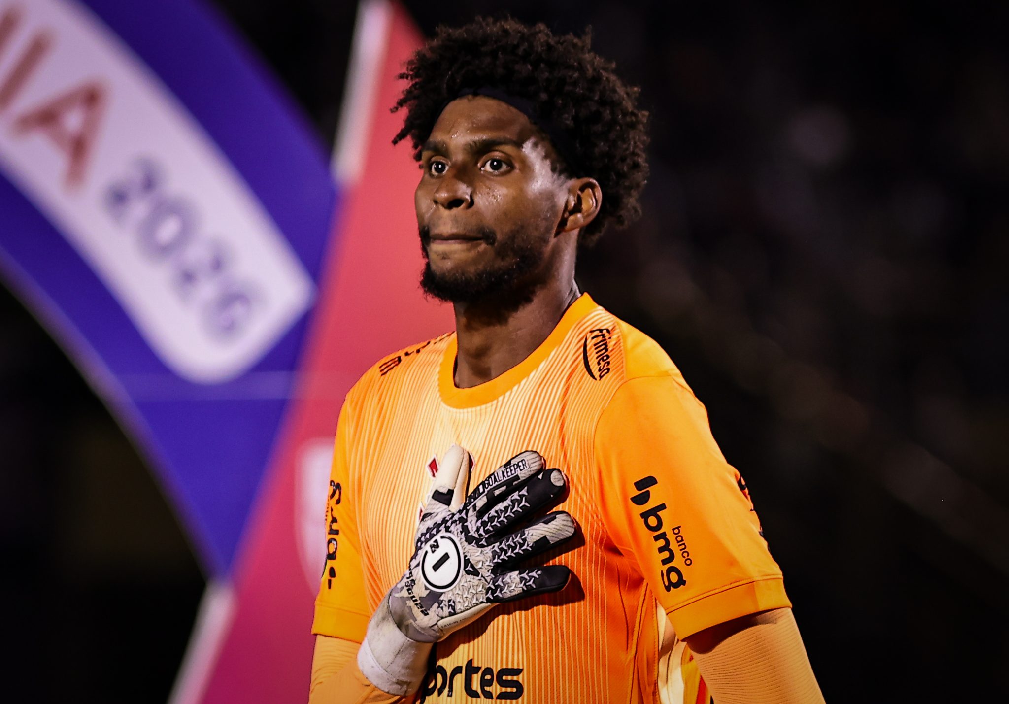 O goleiro Hugo Souza em partida do Corinthians