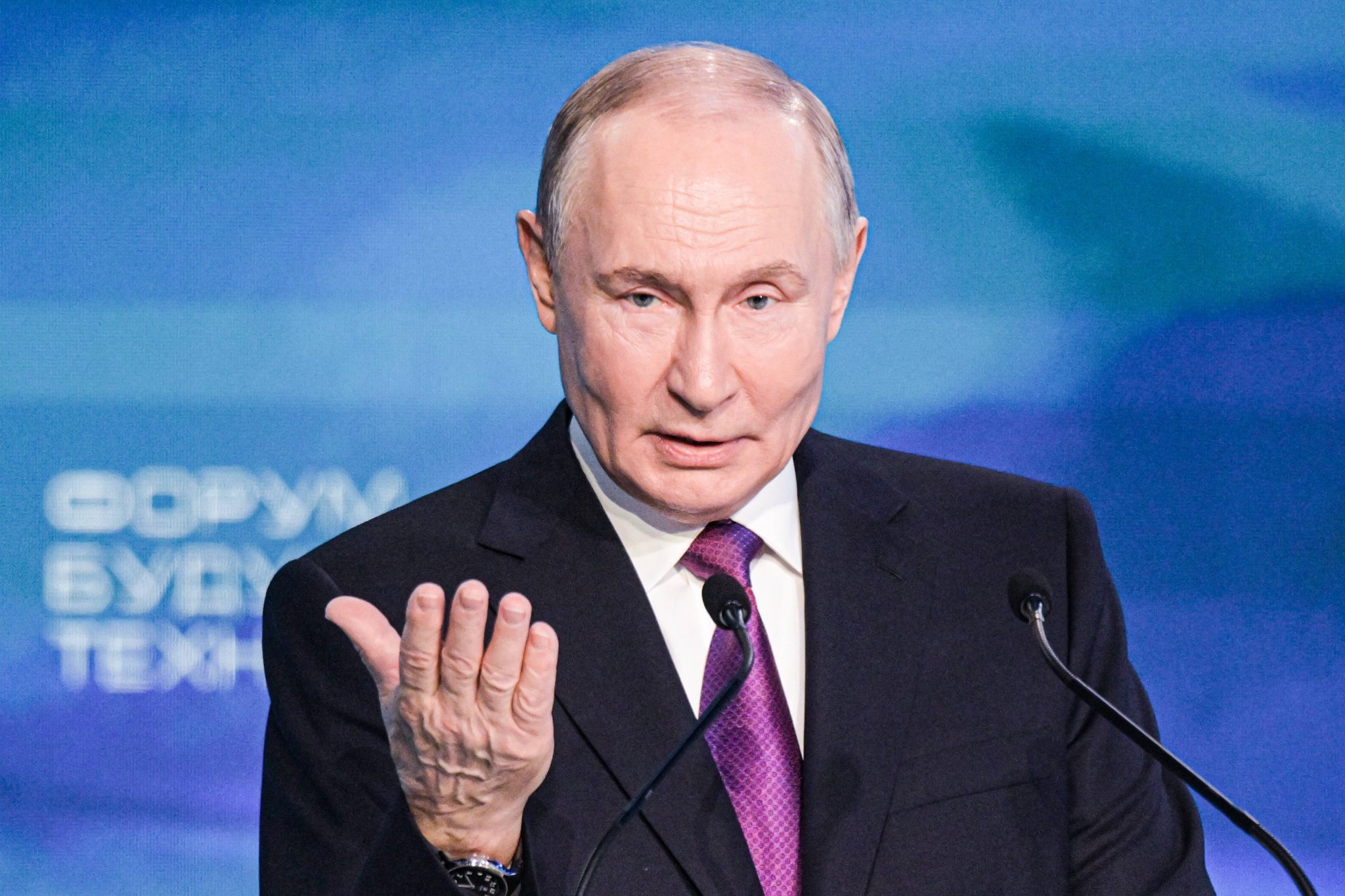 O presidente da R&uacute;ssia, Vladimir Putin, discursa em evento
