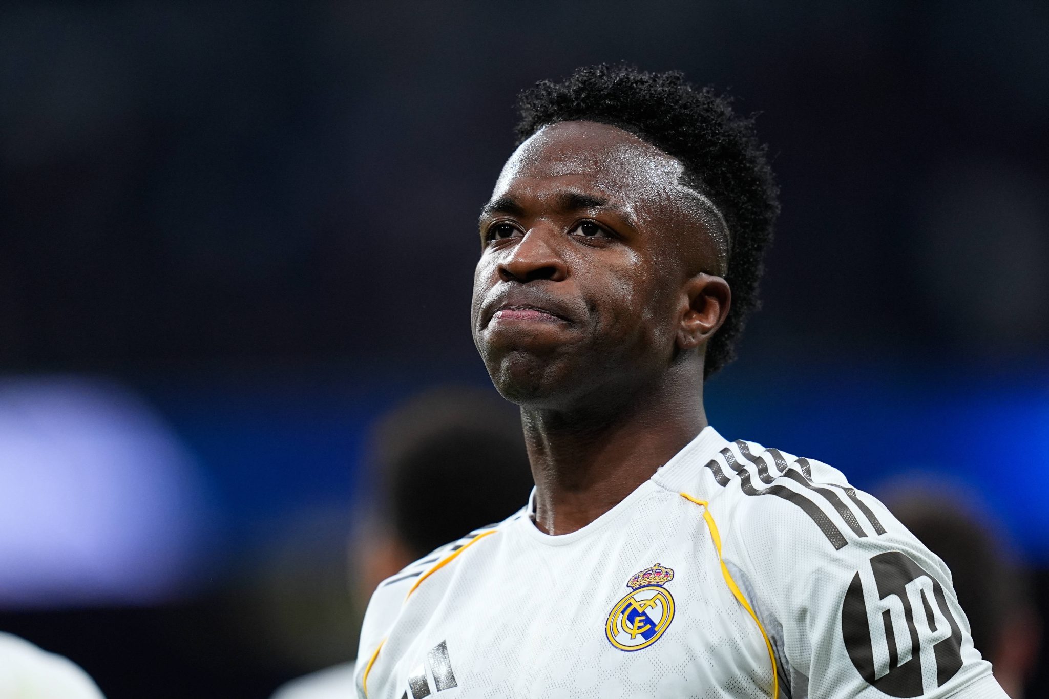 Vini Jr. anota gola&ccedil;o e Arbeloa evita erros de Xabi, mas Real Madrid ainda tem problemas