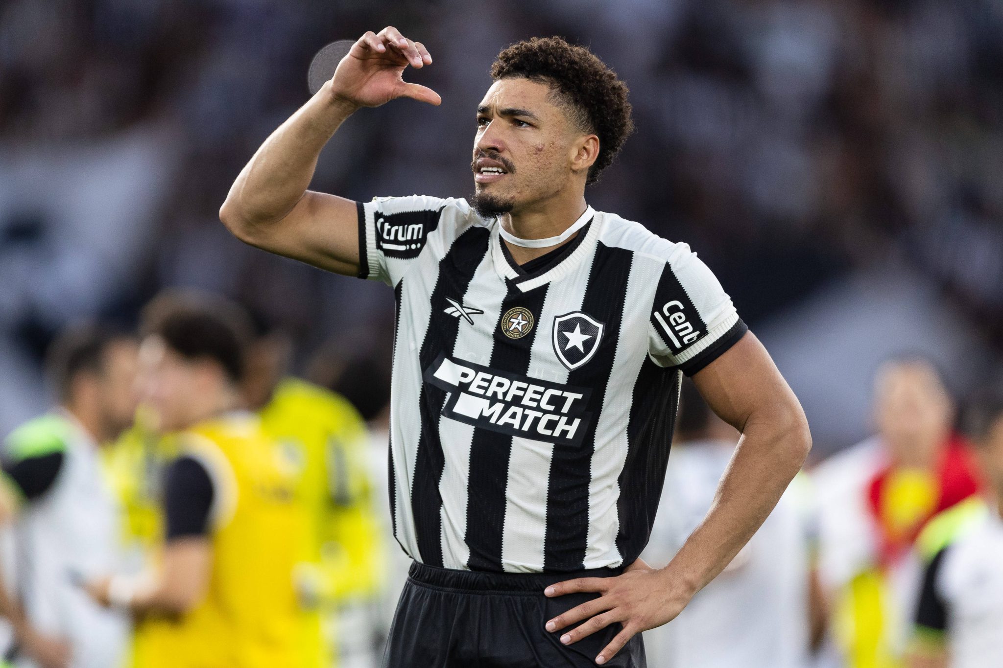 Adryelson em jogo do Botafogo