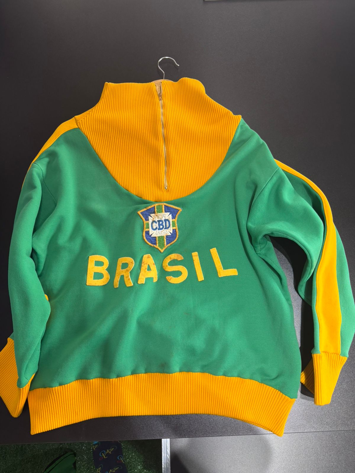 Agasalho da sele&ccedil;&atilde;o brasileira de 1966, usado por Pel&eacute;