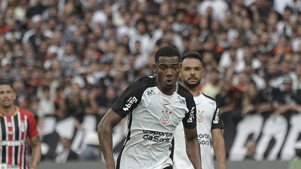 Por que joia do Corinthians mal jogou no profissional e pode sair por mais de R$ 100 milh&otilde;es