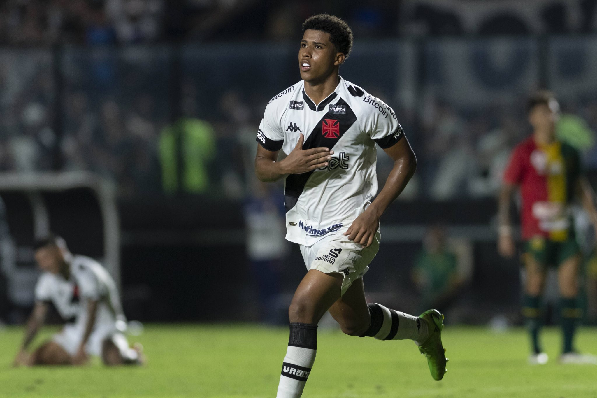 Andrey Santos comemora gol do Vasco na S&eacute;rie B de 2022