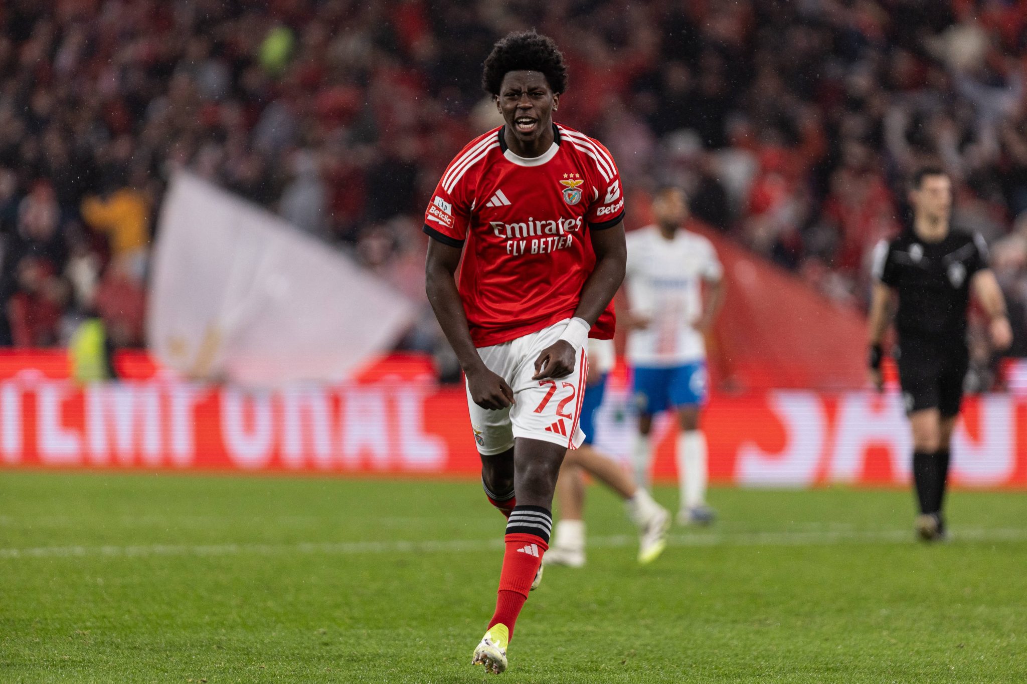 An&iacute;sio Cabral comemora gol pelo Benfica (Foto: Imago)