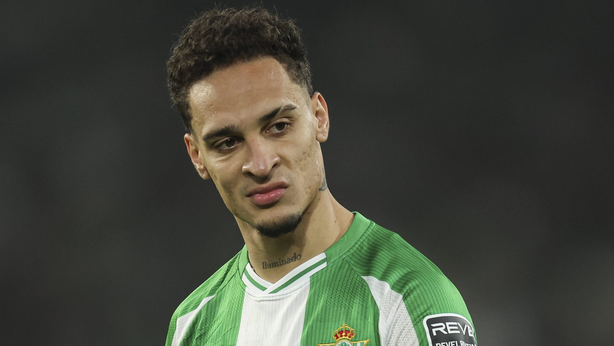 &lsquo;O mister sabe o sacrif&iacute;cio que estou fazendo para jogar&rsquo;: Antony vive drama no Betis