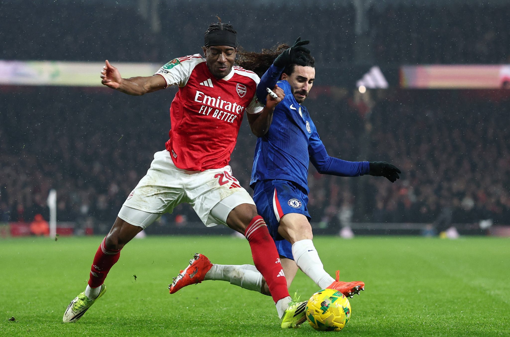 Semifinal sonolenta entre Arsenal e Chelsea d&aacute; raz&atilde;o &agrave; cr&iacute;tica ao futebol ingl&ecirc;s