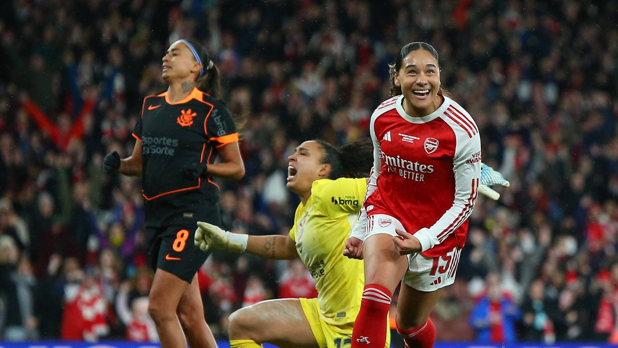 Arsenal acaba com o sonho de um valente Corinthians e conquista o Mundial Feminino