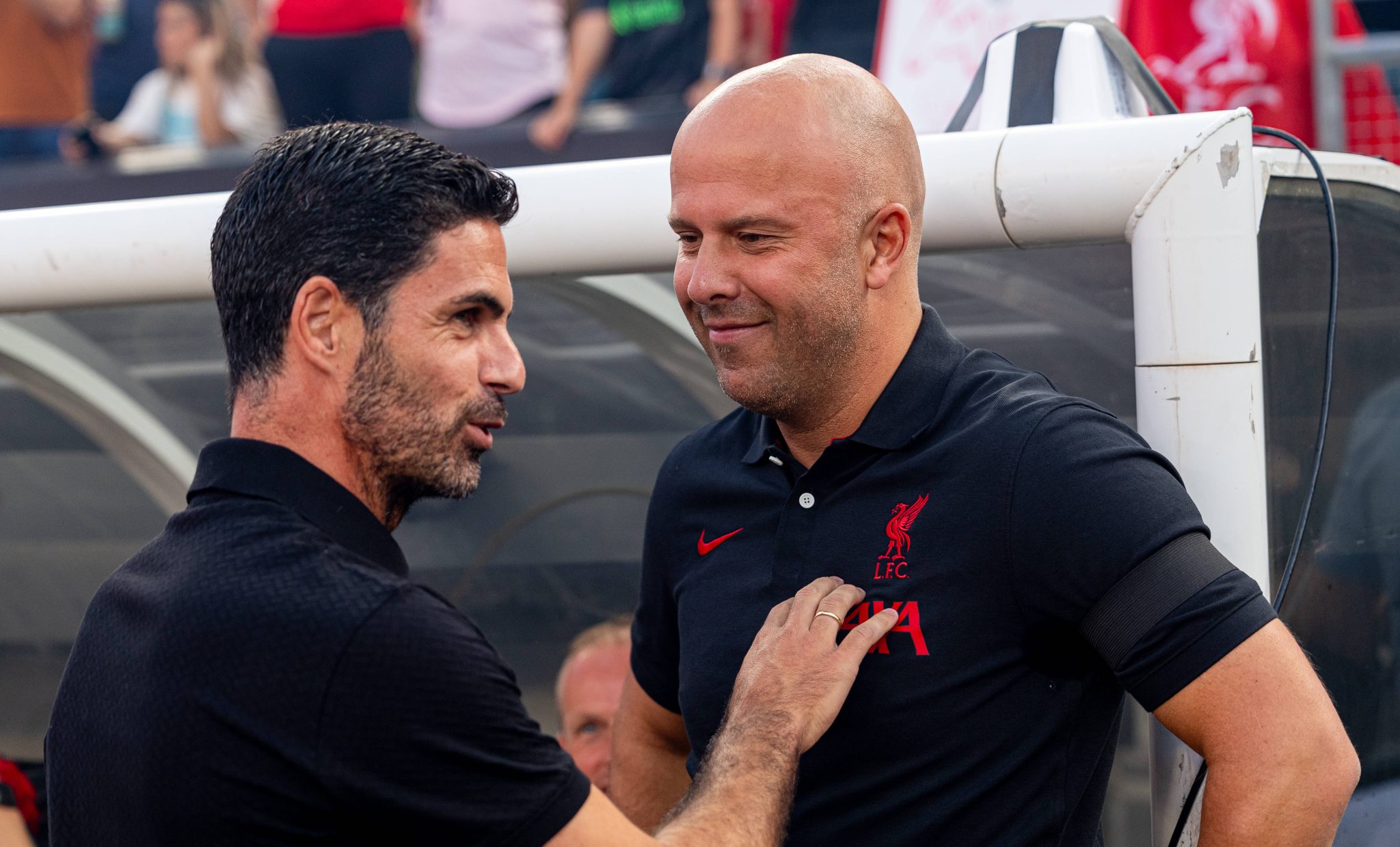 Arteta e Arne Slot em jogo entre Arsenal e Liverpool