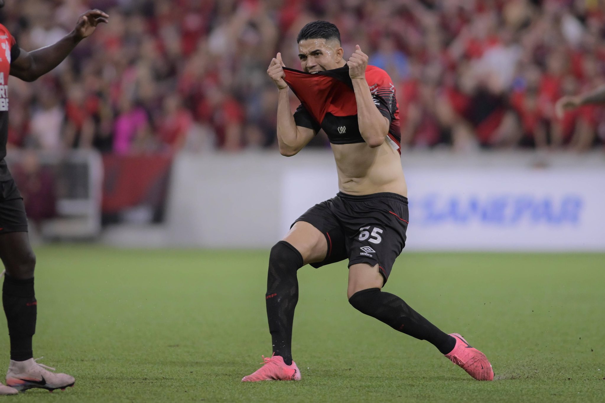 Arthur Dias em a&ccedil;&atilde;o pelo Athletico Paranaense