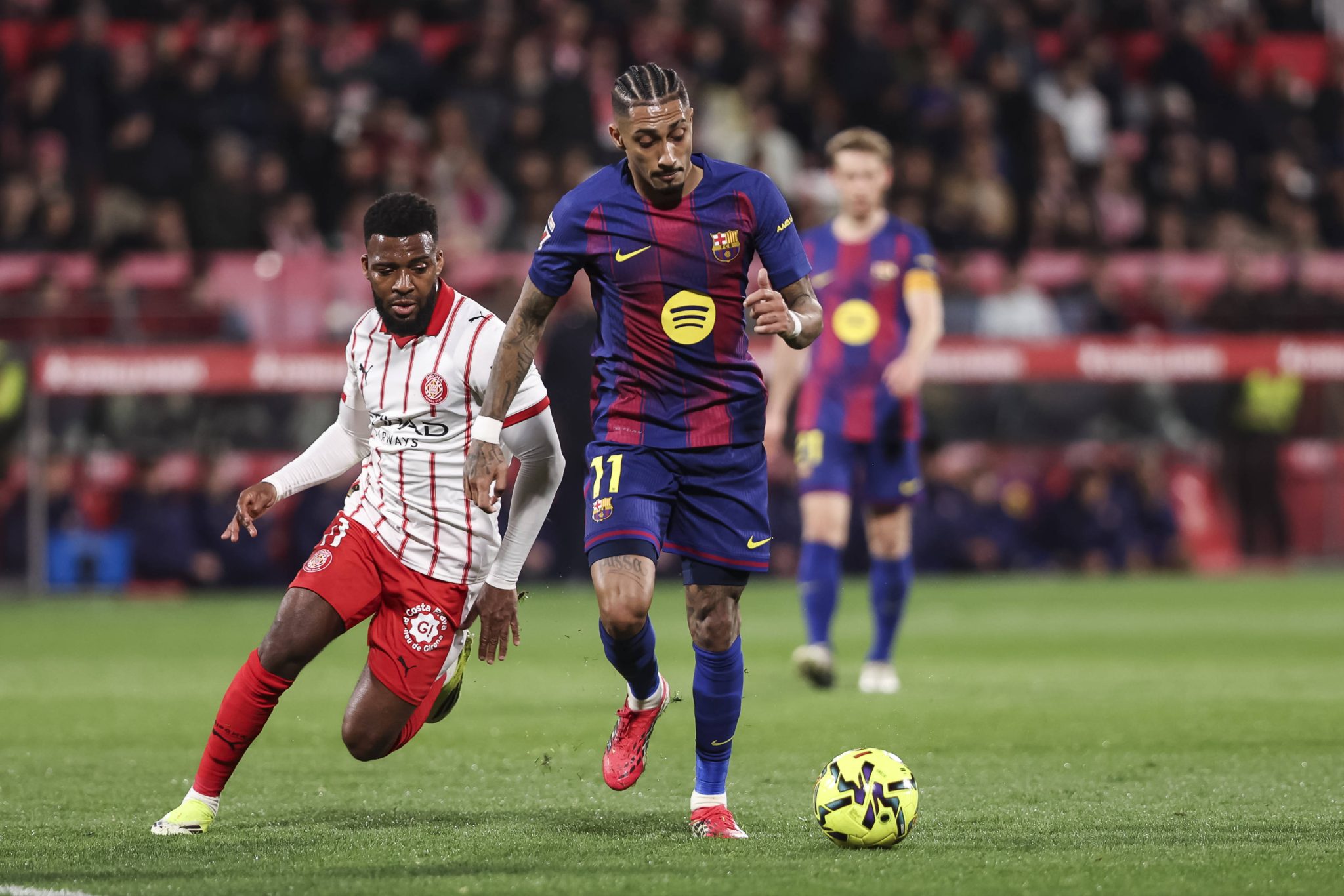 Barcelona falha ao dar respostas para seu torcedor, perde a lideran&ccedil;a e aumenta crise