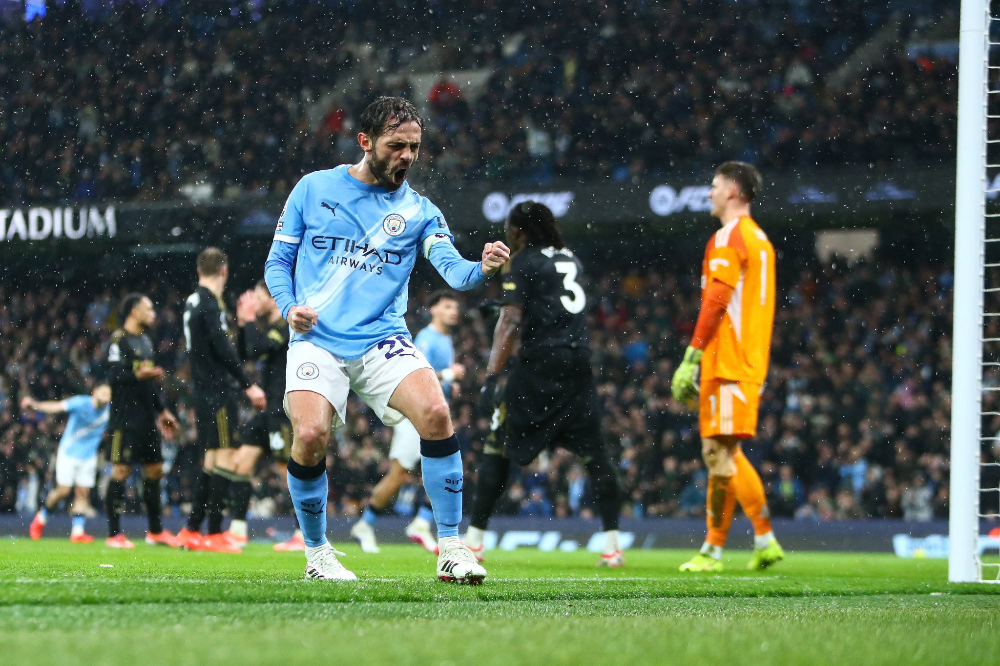 Bernardo Silva celebra gol do Manchester City