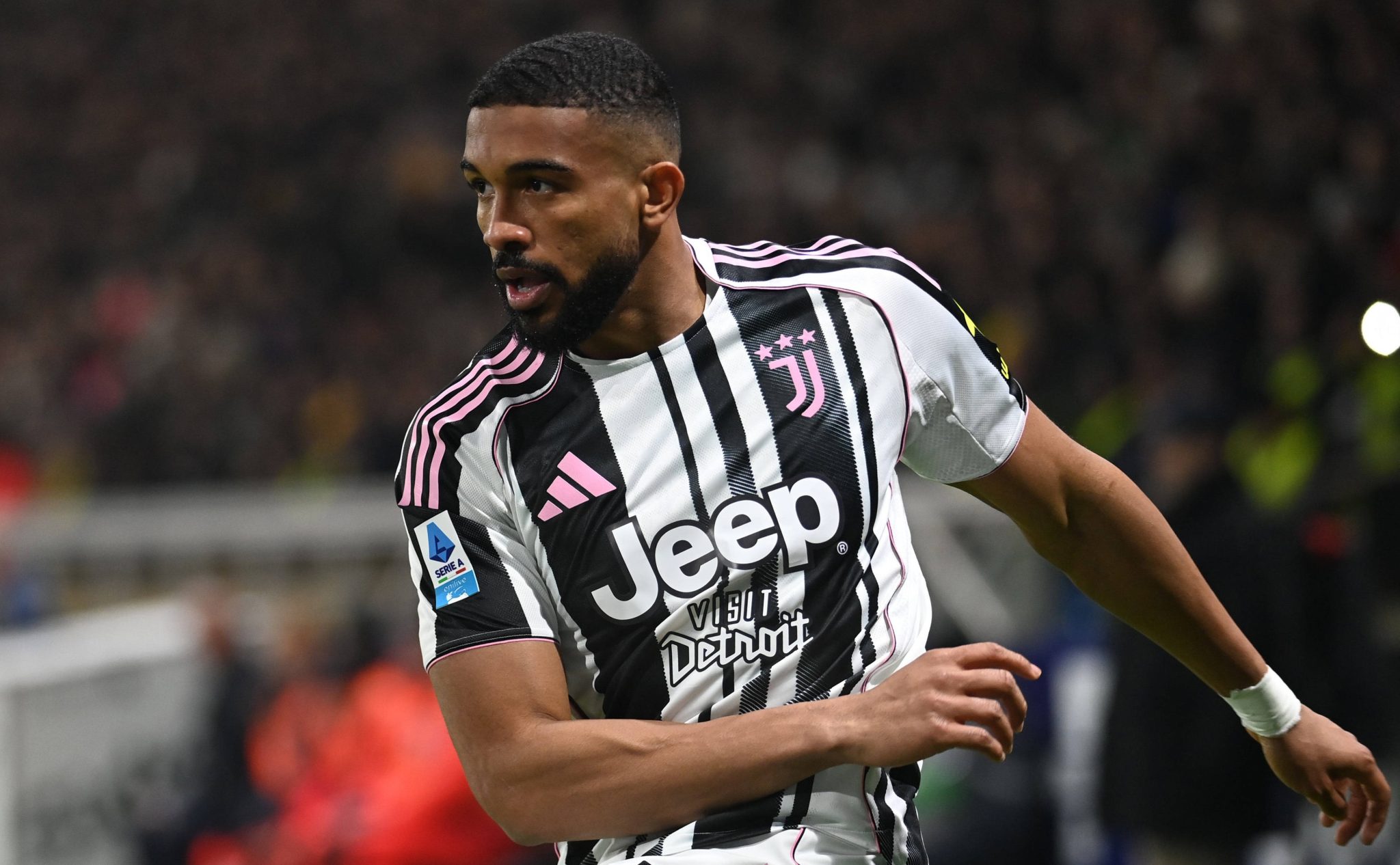 &lsquo;Muralha, l&iacute;der e artilheiro&rsquo;: Bremer arranca elogios da imprensa ap&oacute;s feito na Juventus