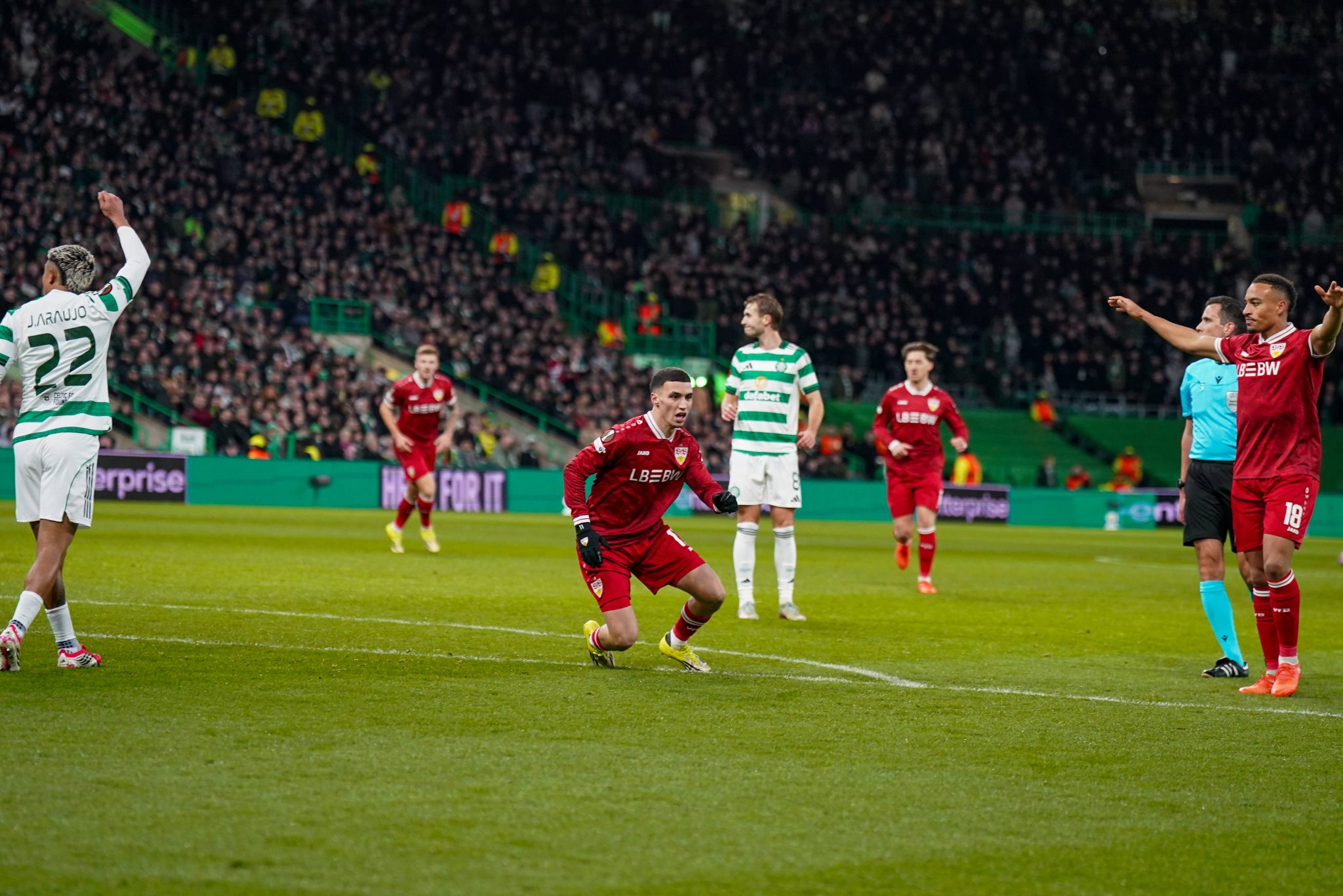 Stuttgart n&atilde;o deu chances ao Celtic mesmo fora de casa (Foto: Imago)