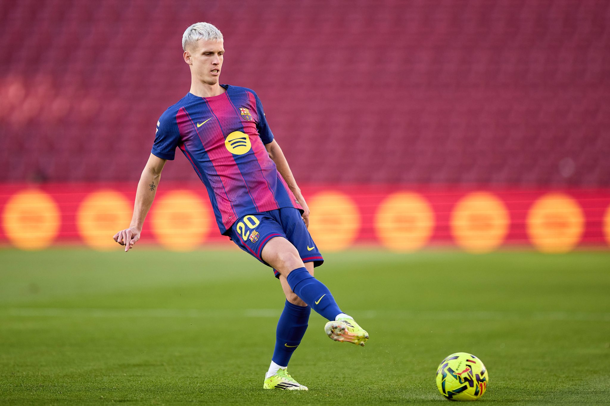 Dani Olmo em a&ccedil;&atilde;o pelo Barcelona