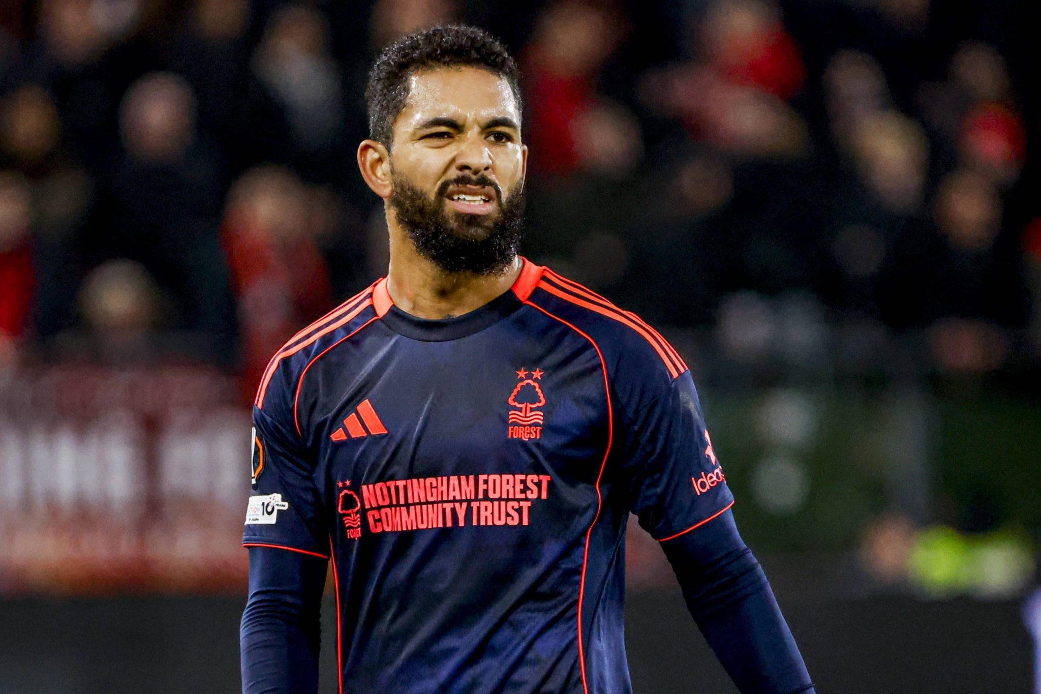 A contratação de Douglas Luiz não deu certo no Forest