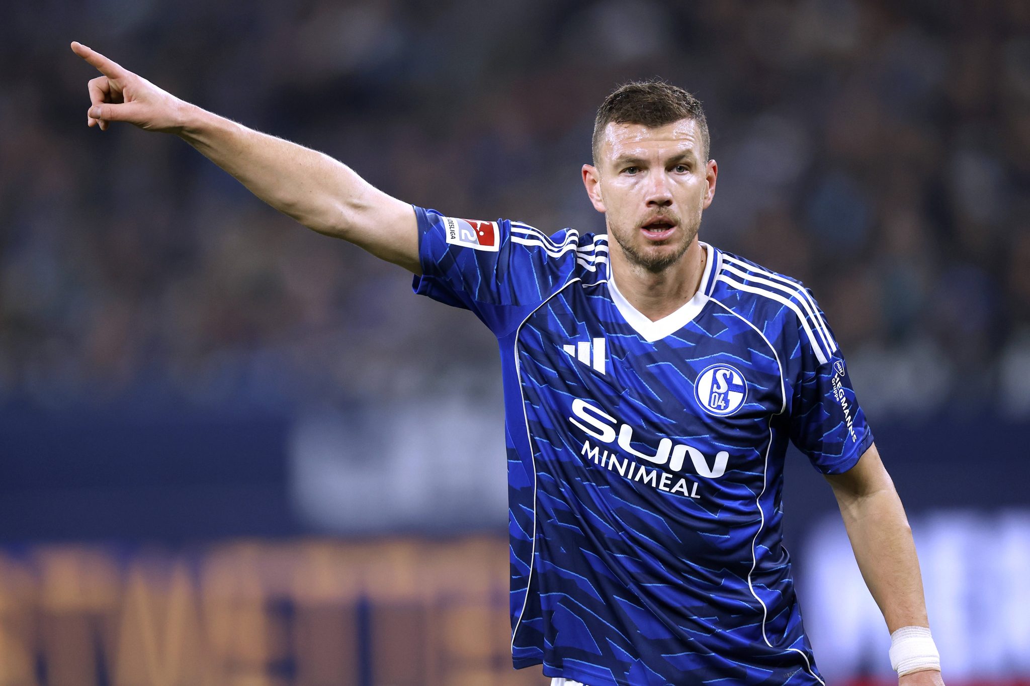 Dzeko em a&ccedil;&atilde;o pelo Schalke 