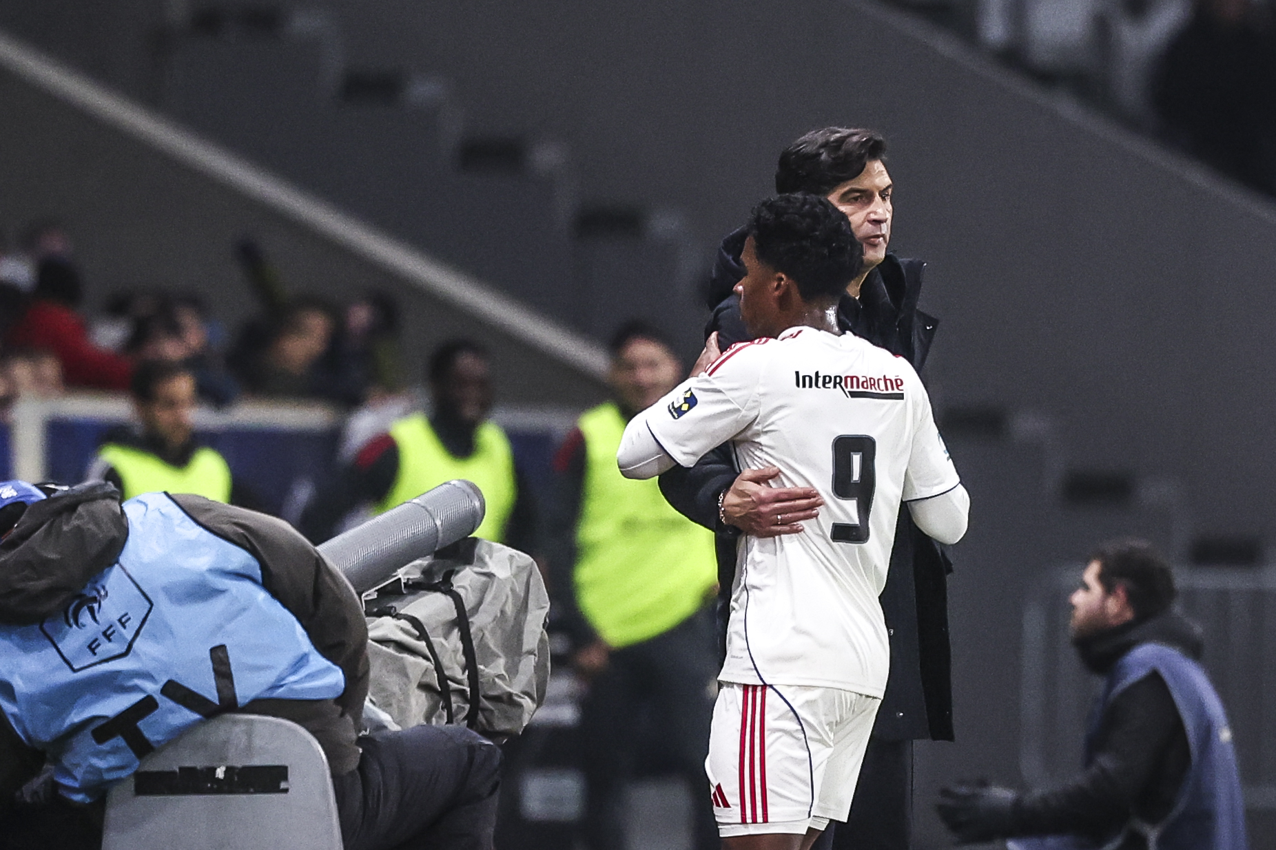 Endrick e Paulo Fonseca em jogo do Lyon