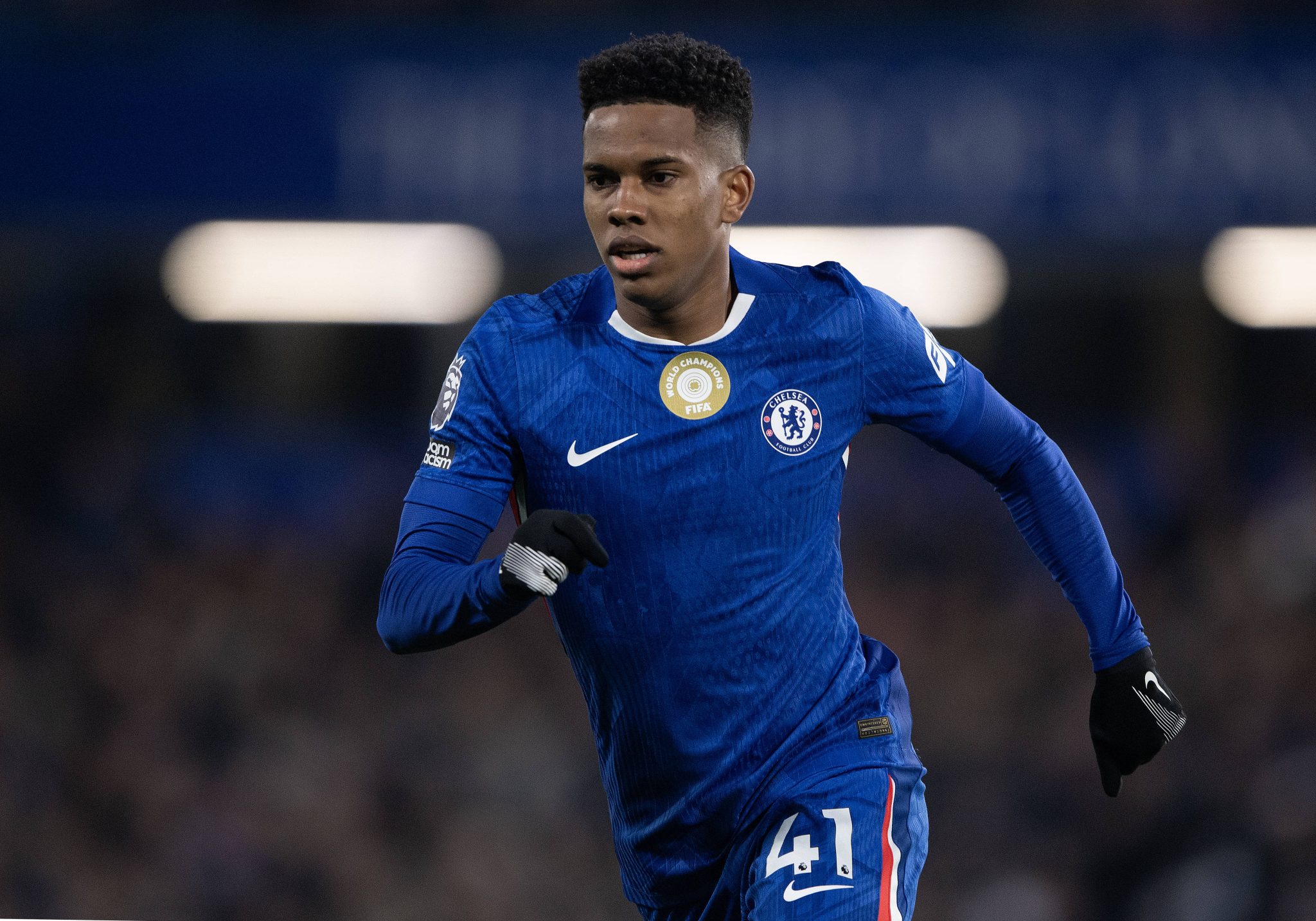 Est&ecirc;v&atilde;o durante Hull City x Chelsea pela Copa da Inglaterra (Foto: Imago)