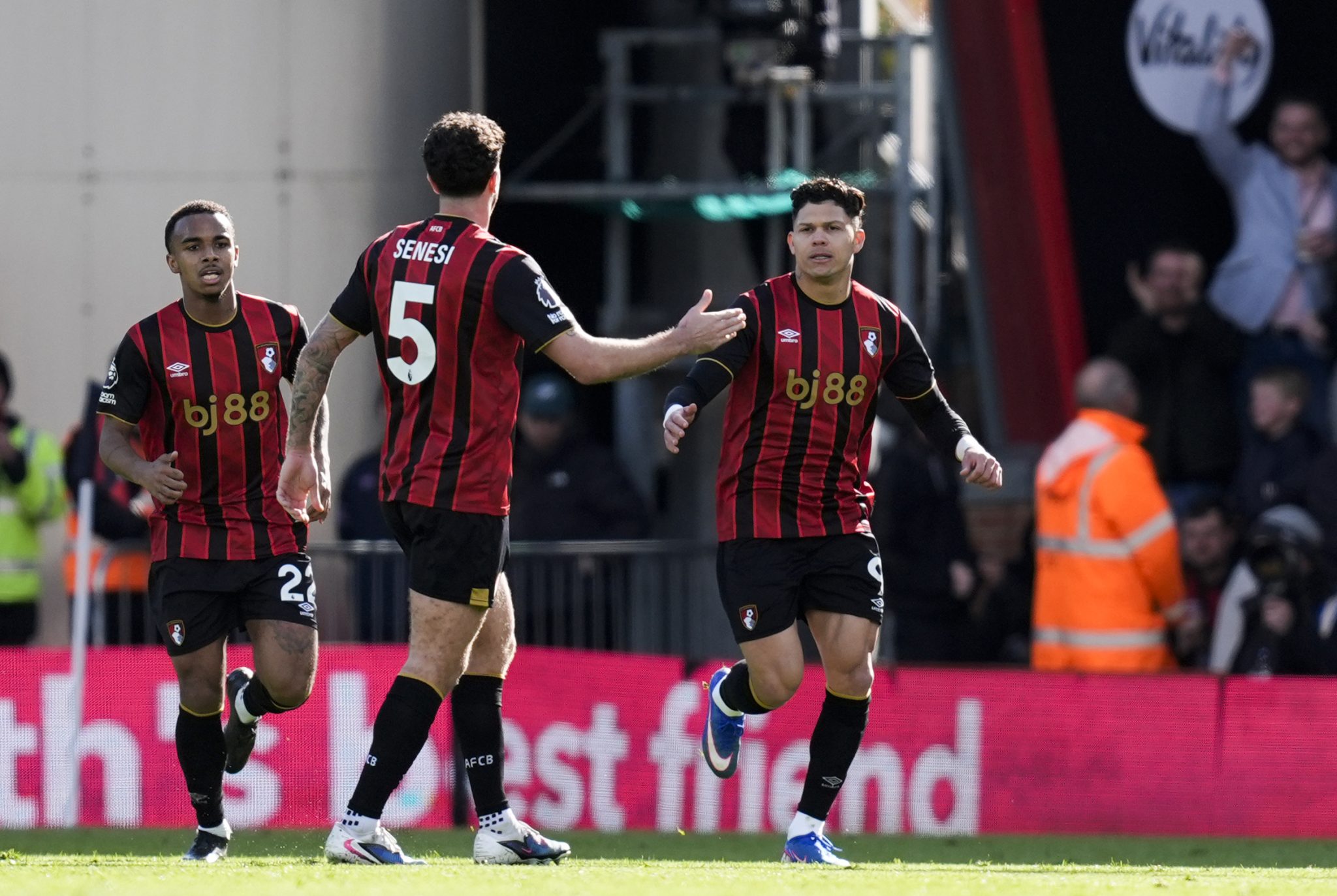 Evanilson resgata Bournemouth com gol chorado e salva empate em &lsquo;jogo de seis pontos&rsquo;