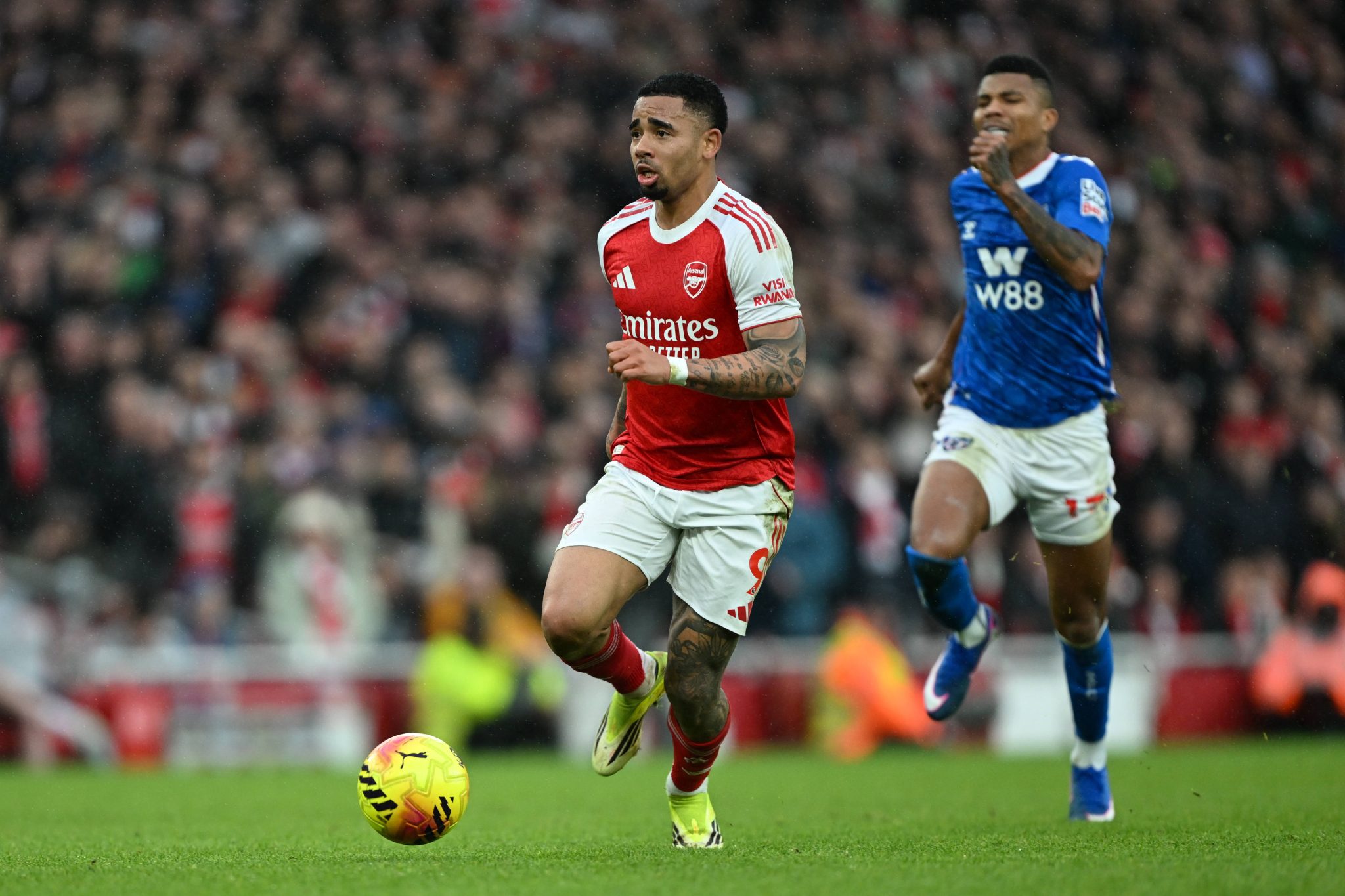 Gabriel Jesus em lance durante Arsenal x Sunderland (Foto: Imago)