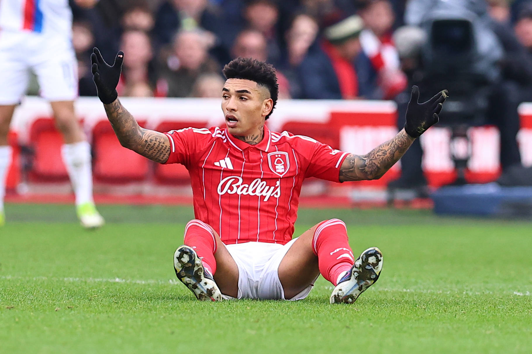 Igor Jesus em partida do Forest