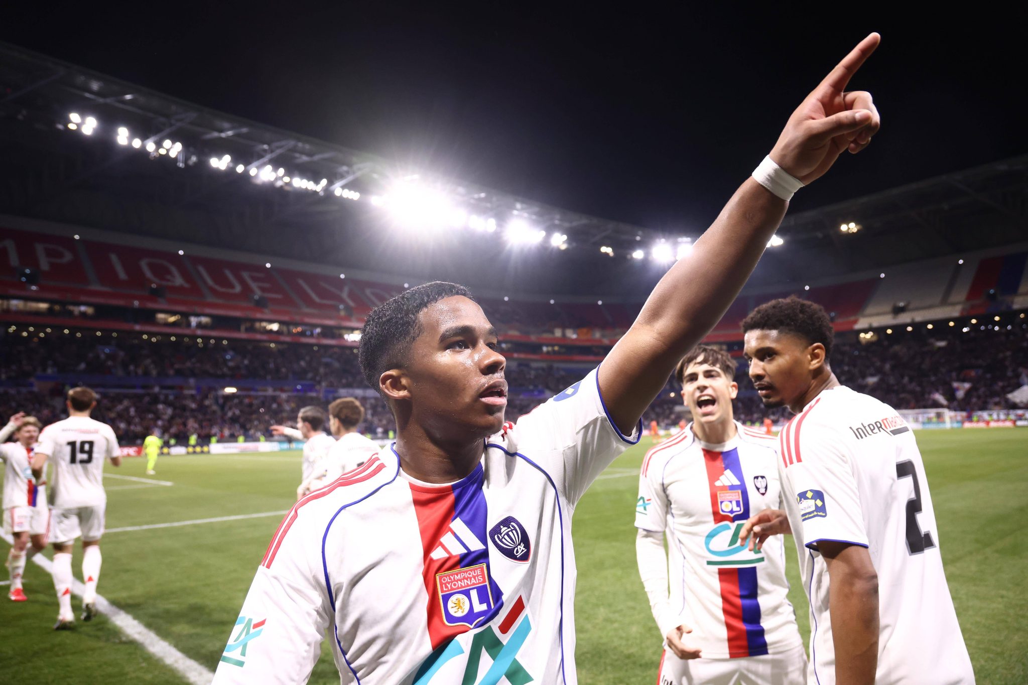 Endrick celebra gol pelo Lyon (Foto: Imago)