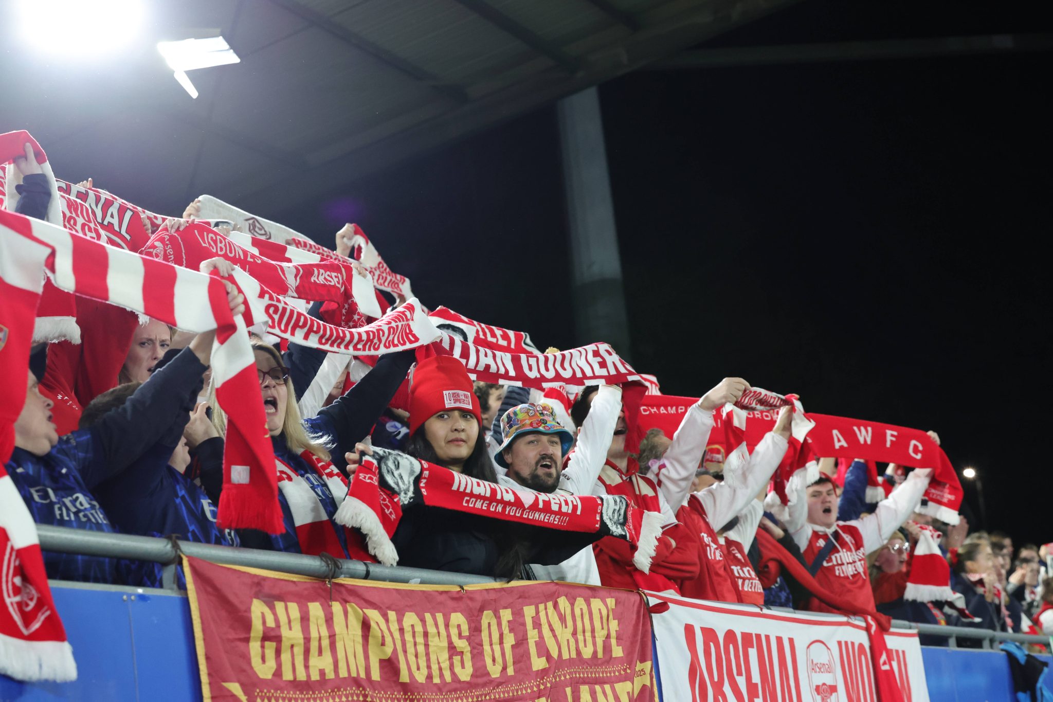 Torcedores acusam Arsenal de usar t&aacute;ticas semelhantes &agrave;s da Fifa na venda de ingressos