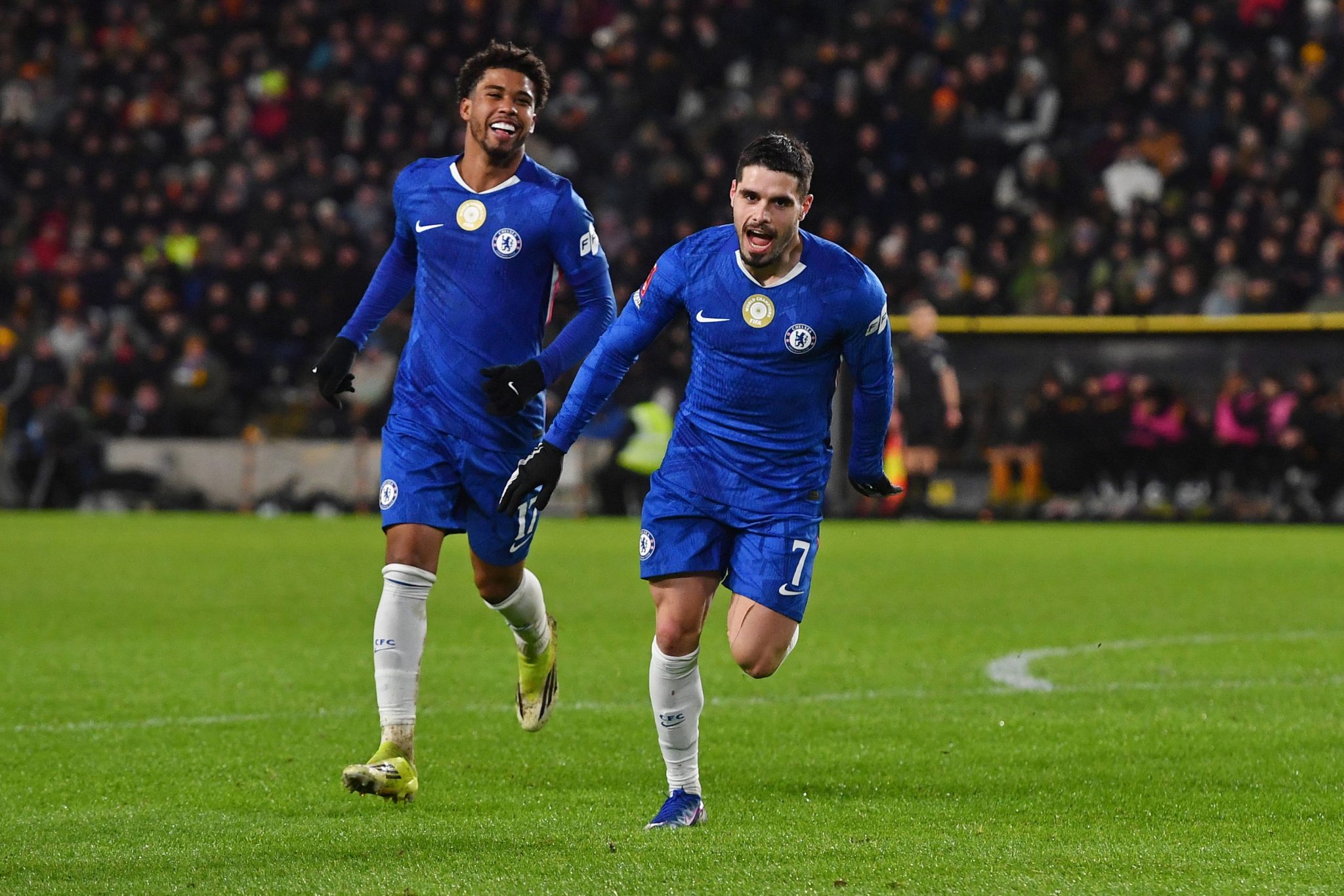 Chelsea avan&ccedil;a na Copa da Inglaterra com reden&ccedil;&atilde;o de criticados e gol ol&iacute;mpico