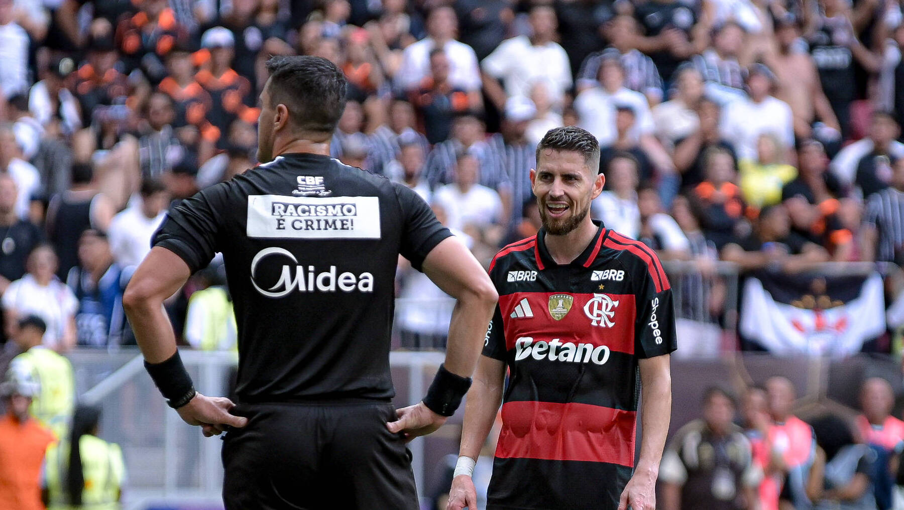 O que diz a regra do futebol sobre a expuls&atilde;o inusitada na Supercopa Rei?