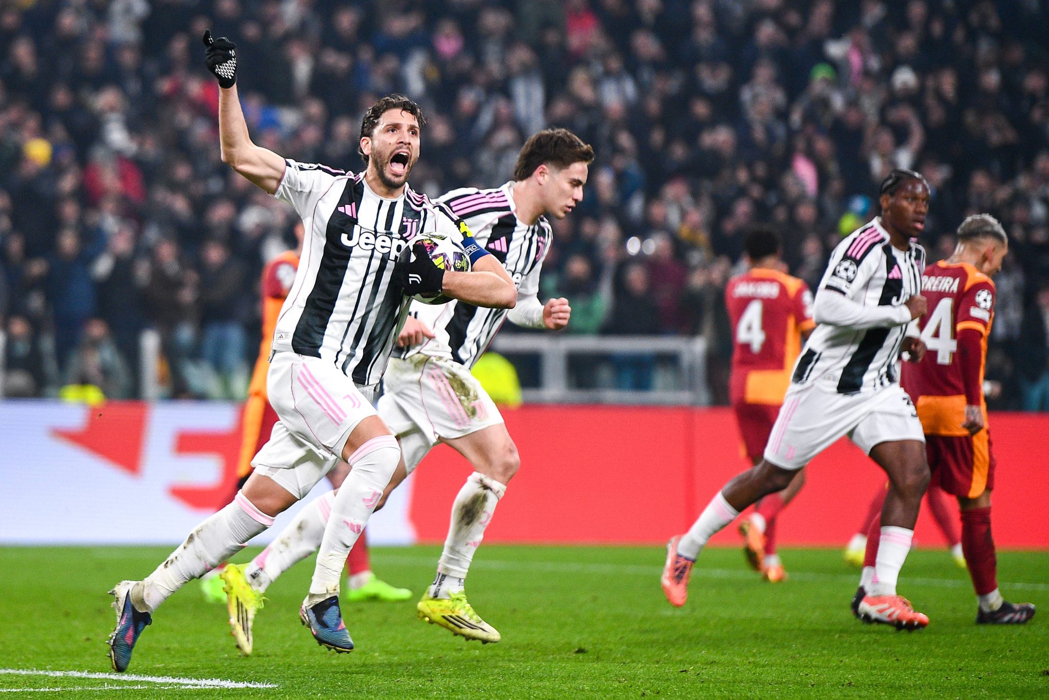 Locatelli comemora gol da Juventus