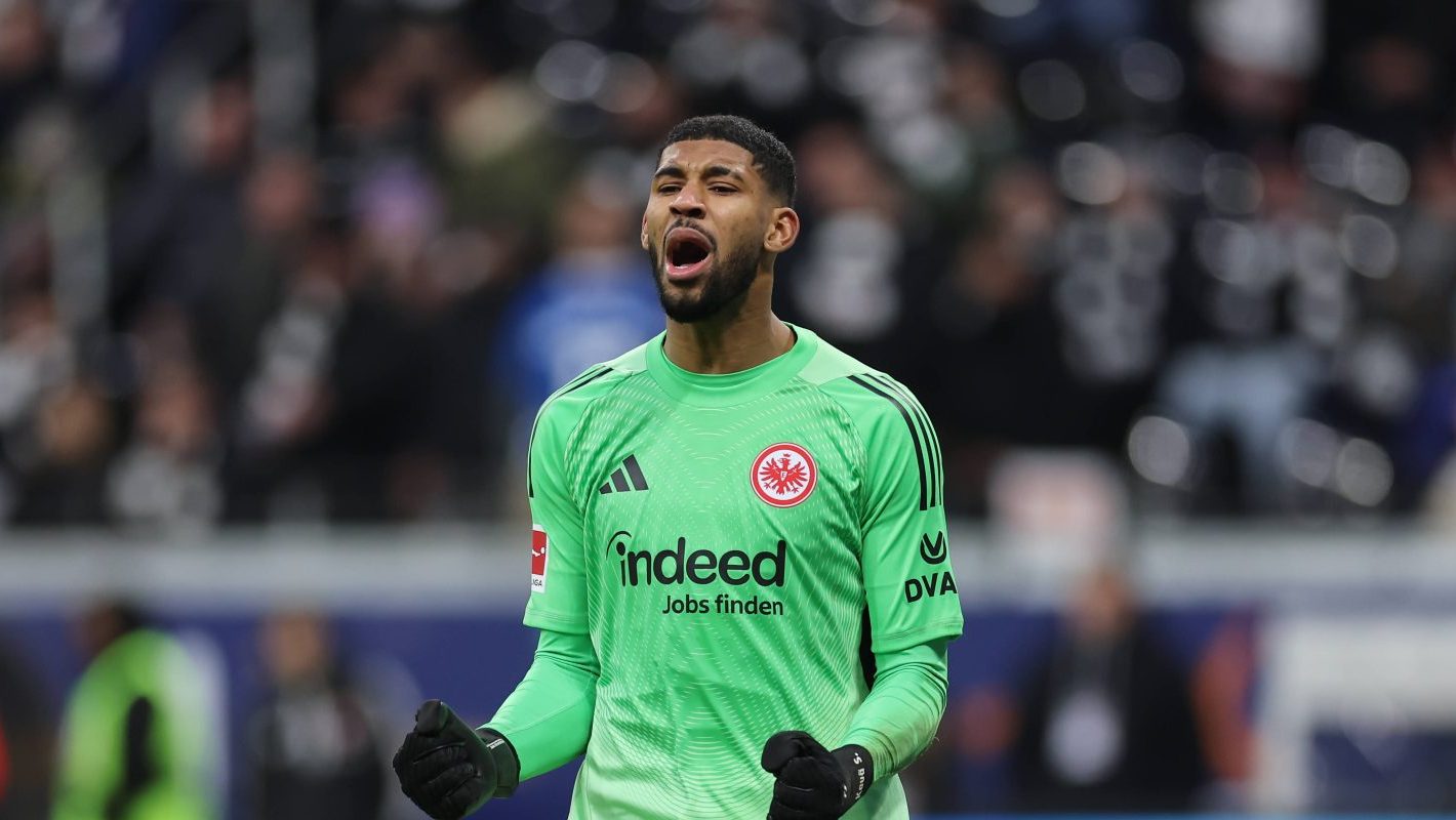 &lsquo;Qualidades de goleiro de alto n&iacute;vel&rsquo;: Ex-Flamengo supera les&atilde;o e falhas na Alemanha