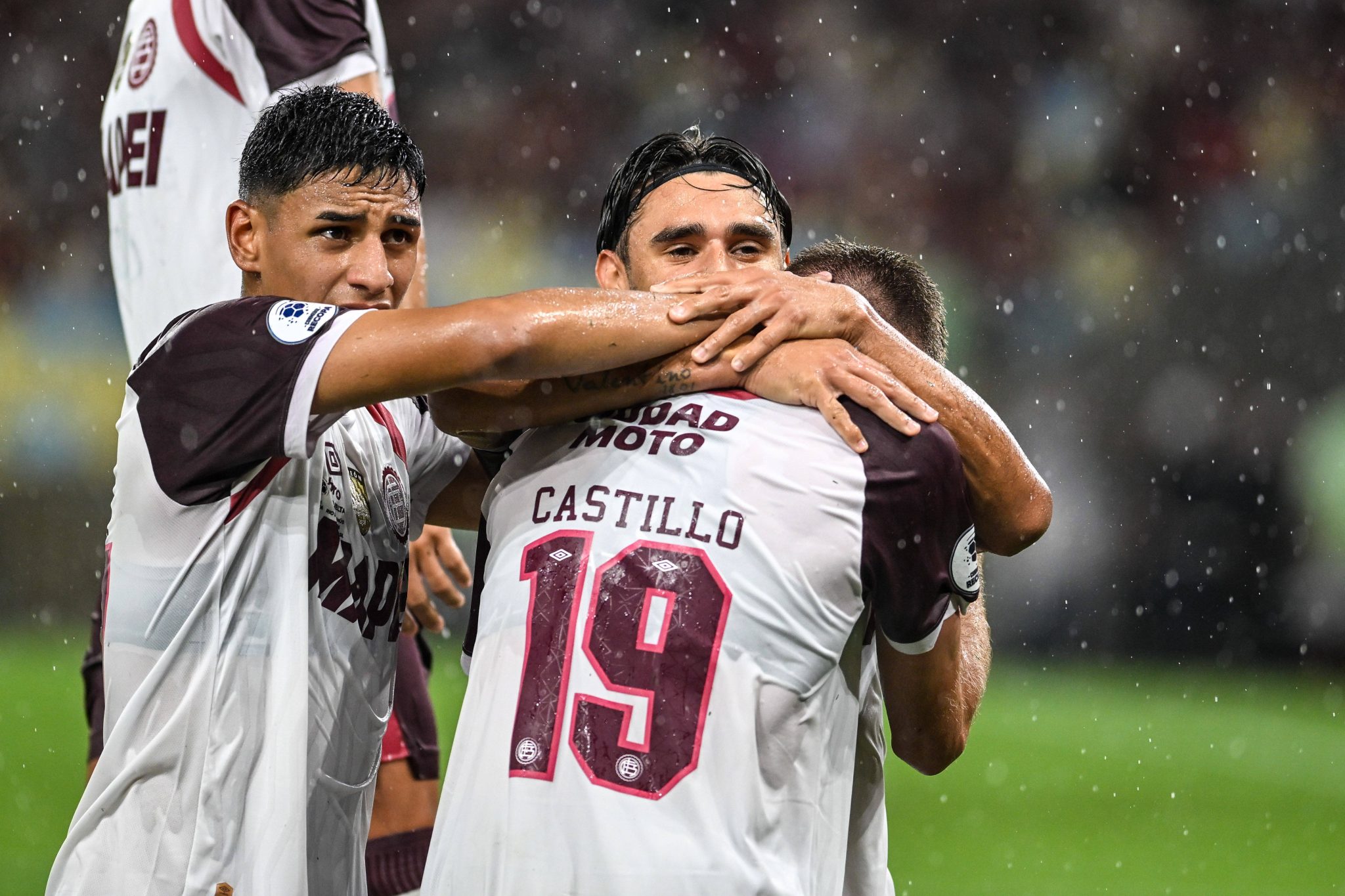 Lan&uacute;s vence Flamengo e &eacute; campe&atilde;o da Recopa no Maracan&atilde;