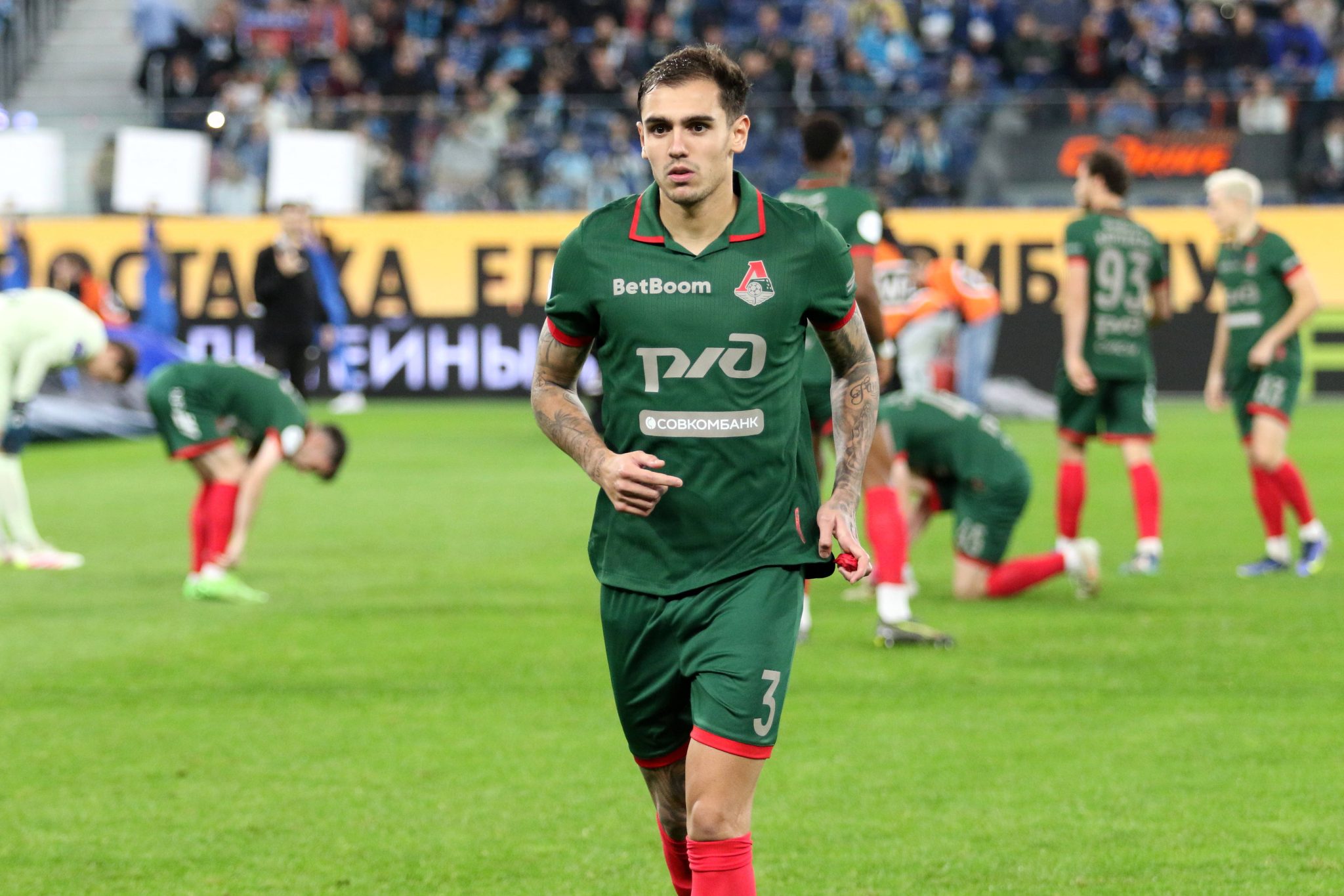 Lucas Fasson em a&ccedil;&atilde;o pelo Lokomotiv Moscou