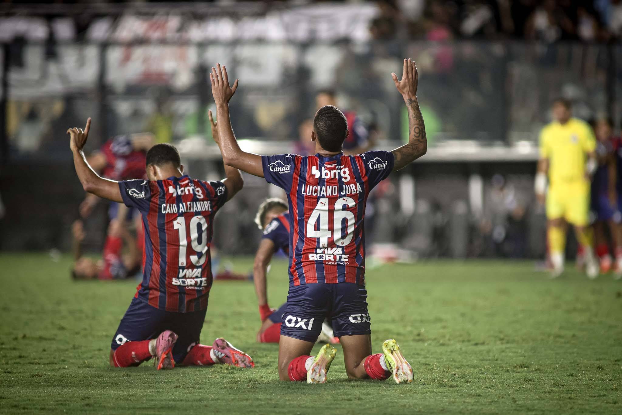 Caio Alexandre e Luciano Juba comemoram vit&oacute;ria do Bahia