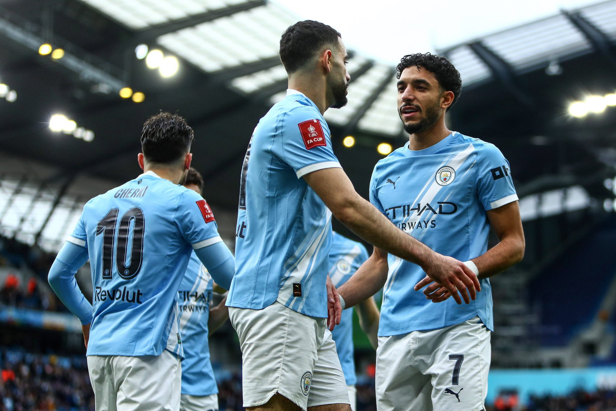 Manchester City faz o m&iacute;nimo, mas amplia marca na FA Cup e invencibilidade antes de decis&otilde;es