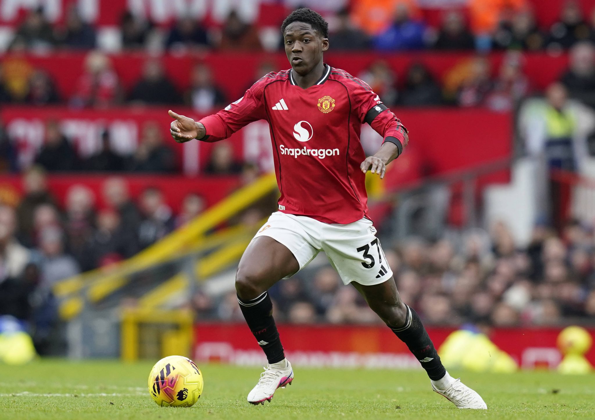 Kobbie Mainoo durante Manchester United x Tottenham (Foto: Imago)