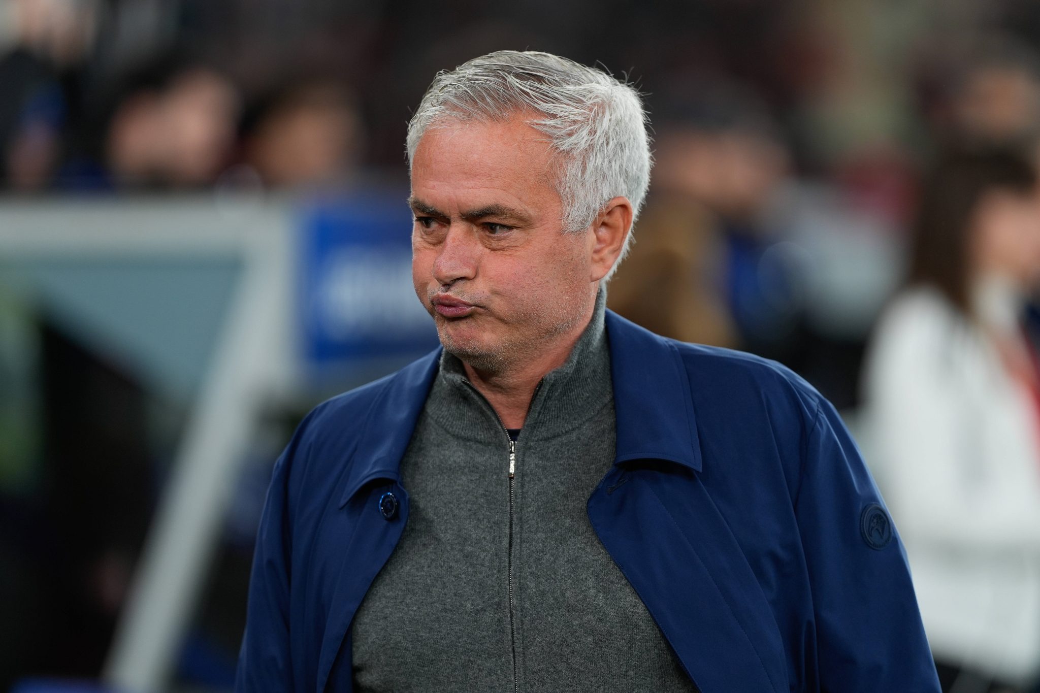 &lsquo;Absurdo e perverso&rsquo;: Mourinho &eacute; criticado ap&oacute;s &lsquo;justificar&rsquo; racismo contra Vinicius Junior