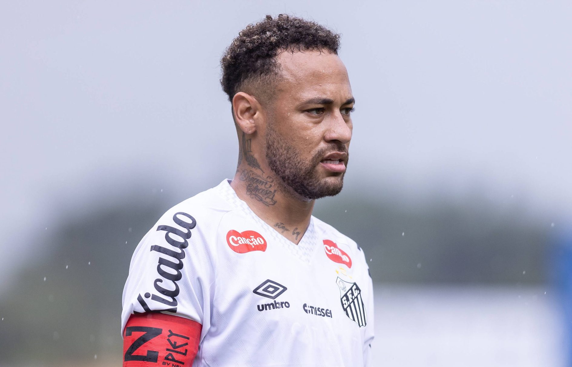 Neymar pelo Santos.