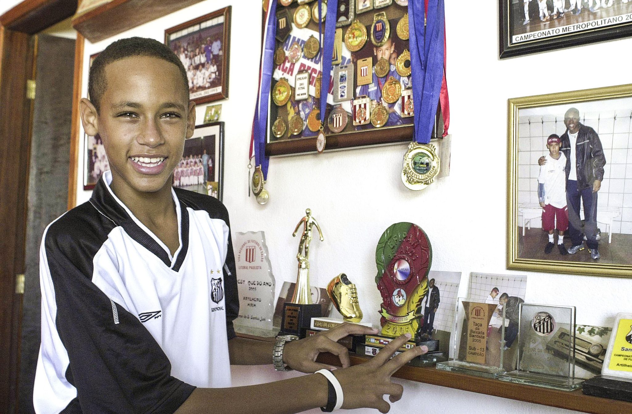 Neymar em 2007, em seus primeiros passos no Santos
