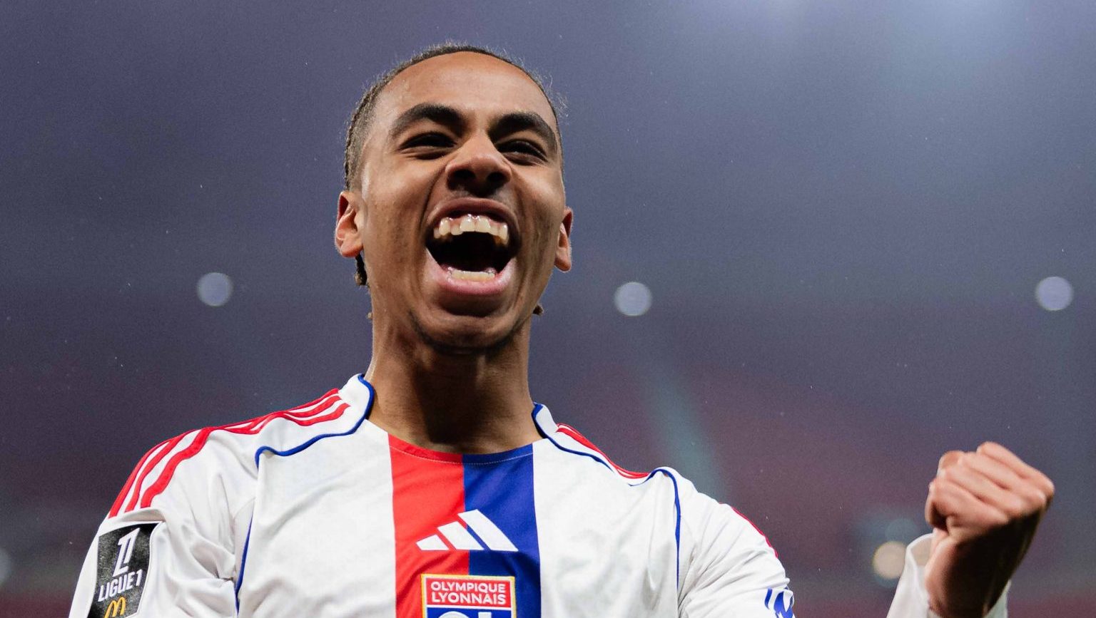 Lyon escapa de depend&ecirc;ncia de Endrick e vence 13&ordf; seguida com gol de substituto do atacante